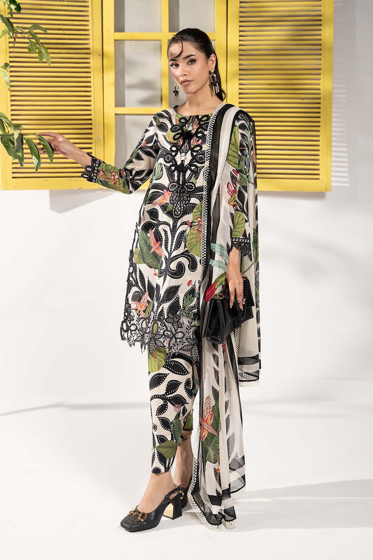 3 Piece Embroidered Lawn Suit