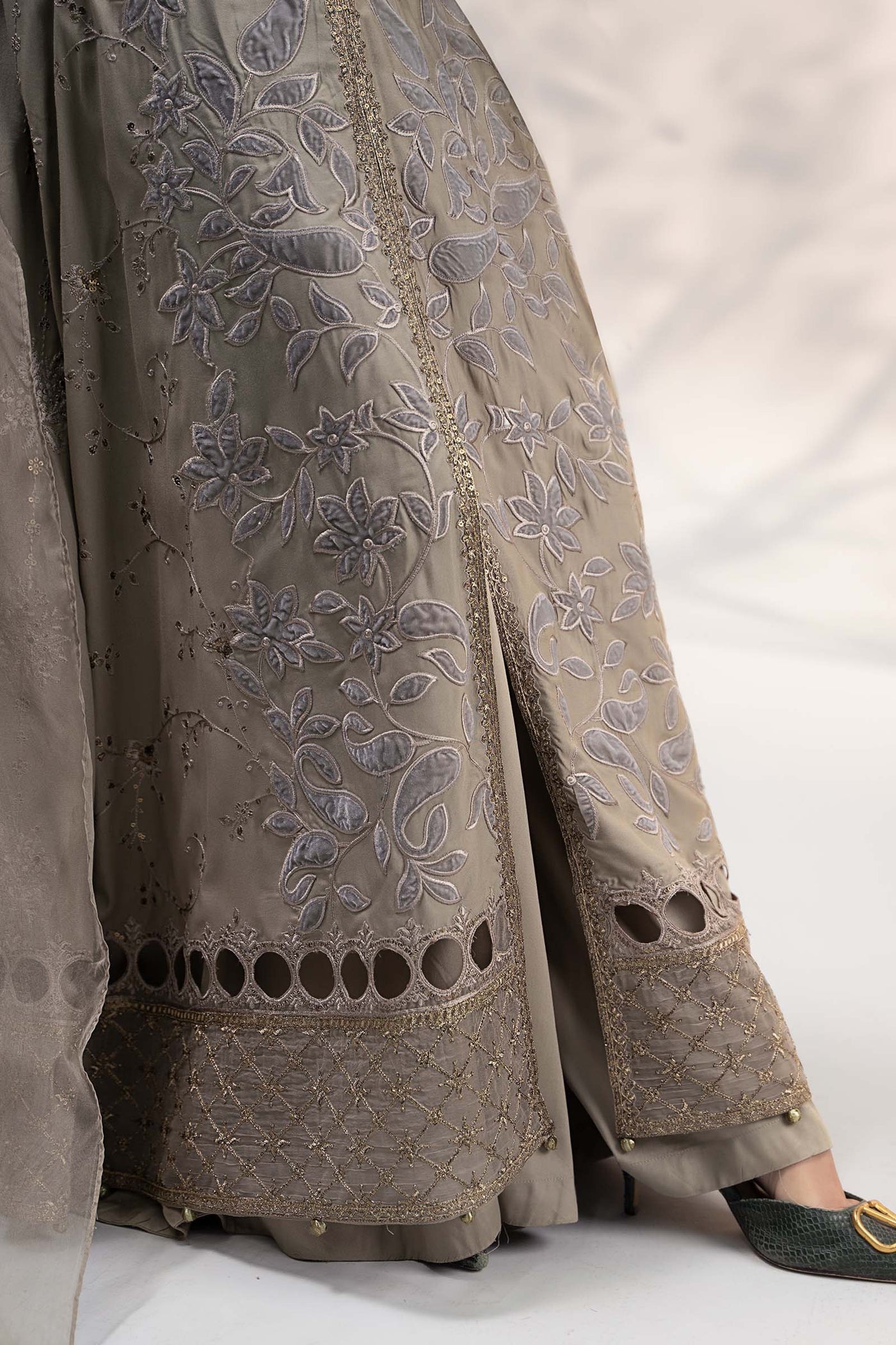 Chunri Heavy Dupatta ( As shown)
