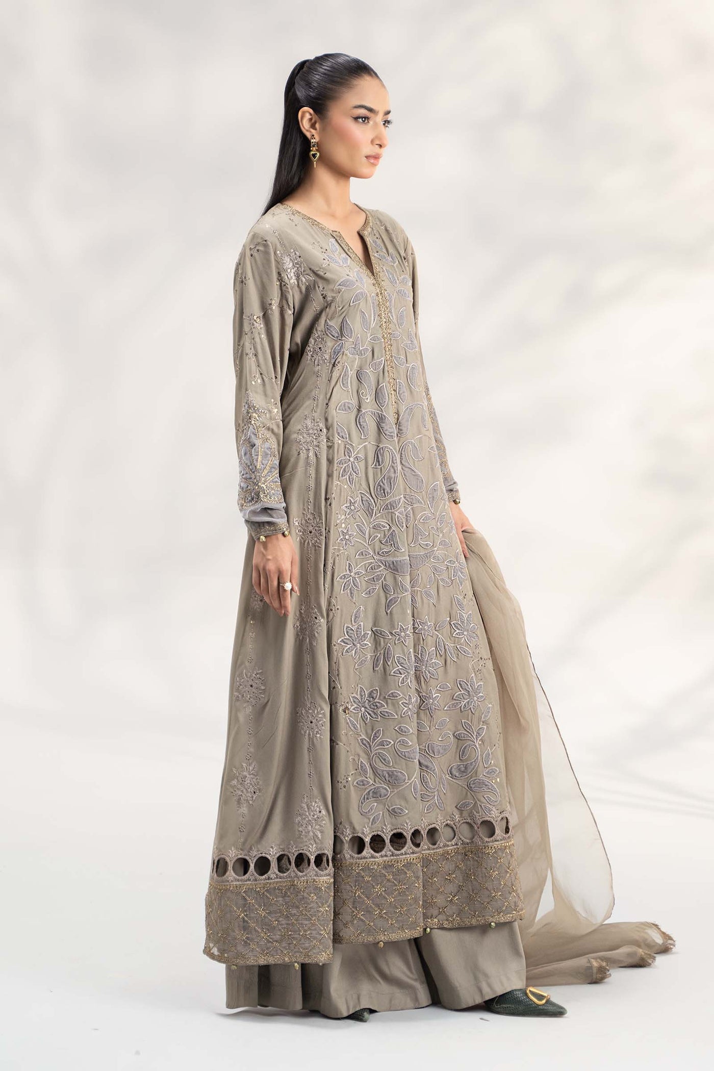 Chunri Heavy Dupatta ( As shown)