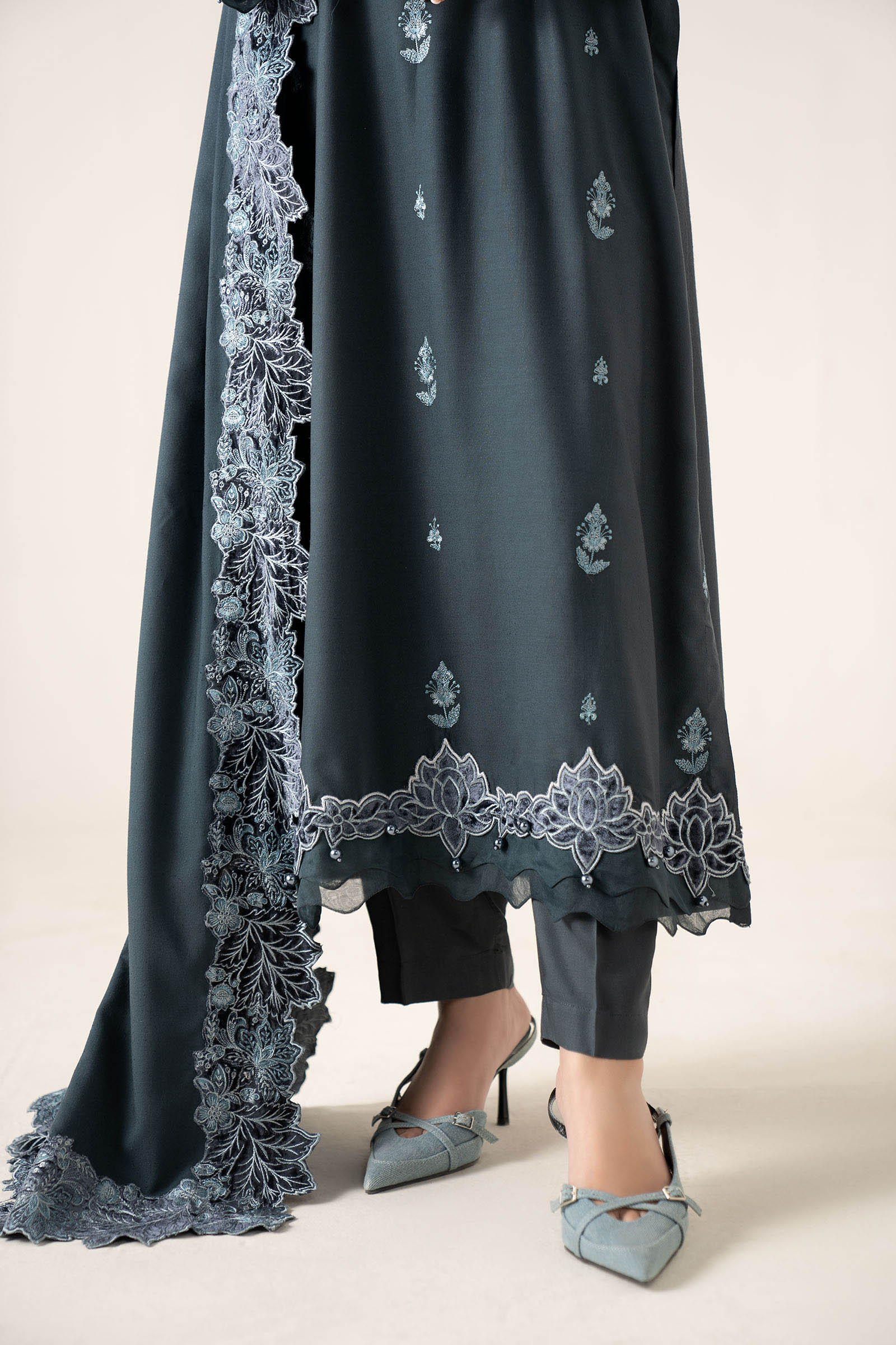 https://cdn.shopify.com/s/files/1/0620/8788/9062/files/DWW2547Closeup_G.jpg?v=1764057085