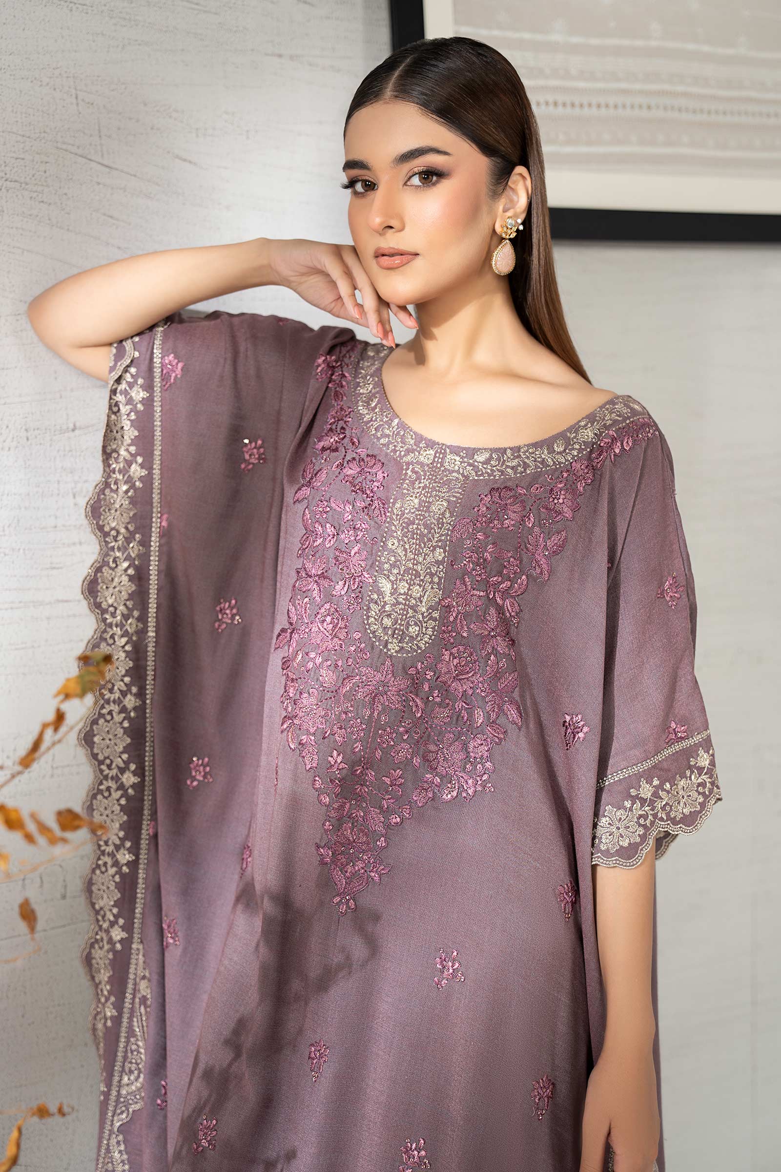 2 Piece Embroidered Woven Suit