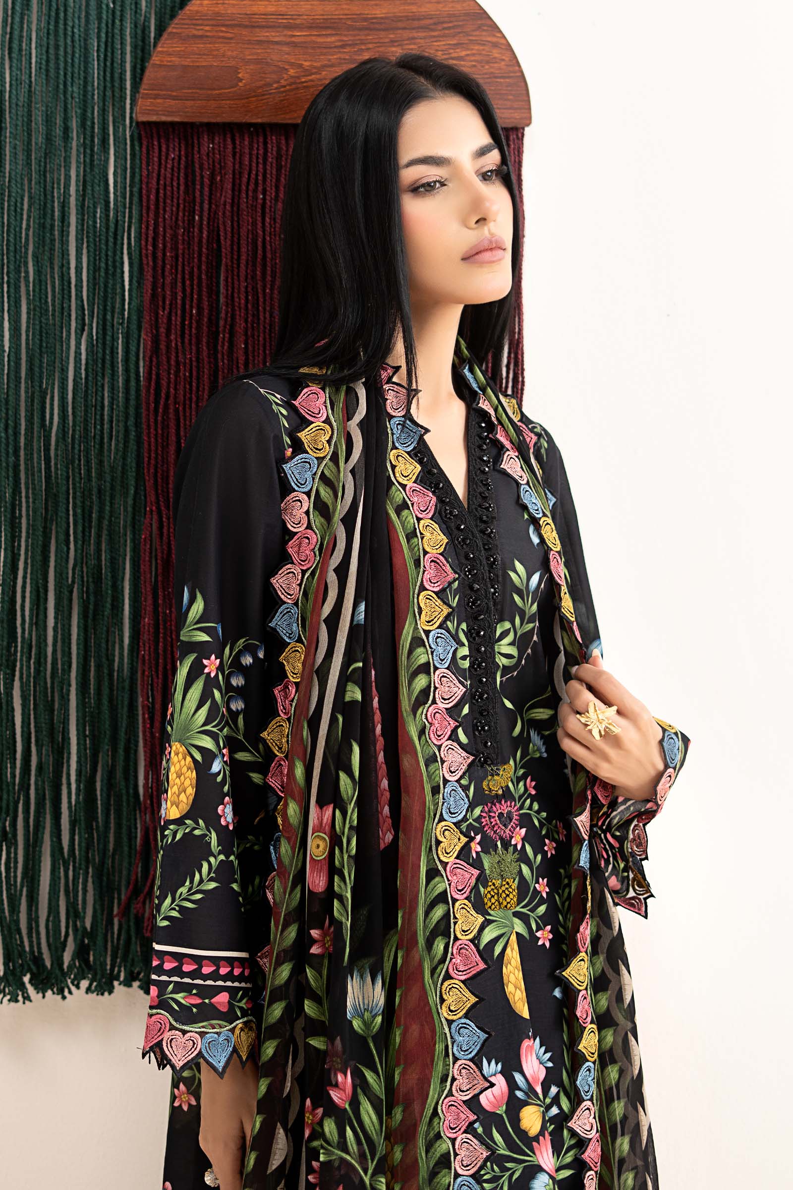 https://cdn.shopify.com/s/files/1/0620/8788/9062/files/DW_EA26_16_BLACK_Closeup_G.jpg?v=1781527898