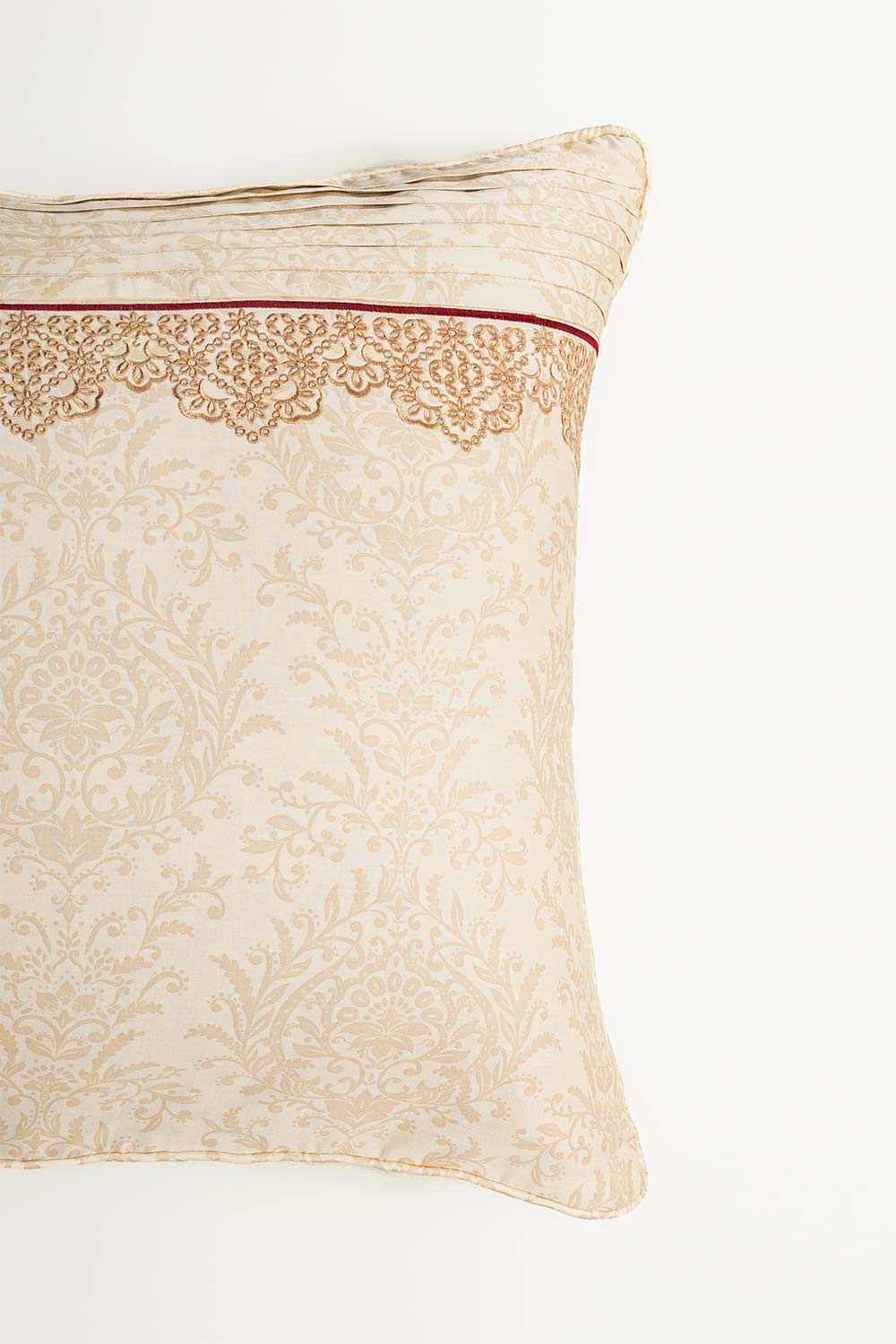 https://cdn.shopify.com/s/files/1/0706/3253/8159/files/Daisy-Rose-T-200-Euro-Sham-Cushion-Cover-Set-Gulahmed-closeup_2.jpg?v=1761815627