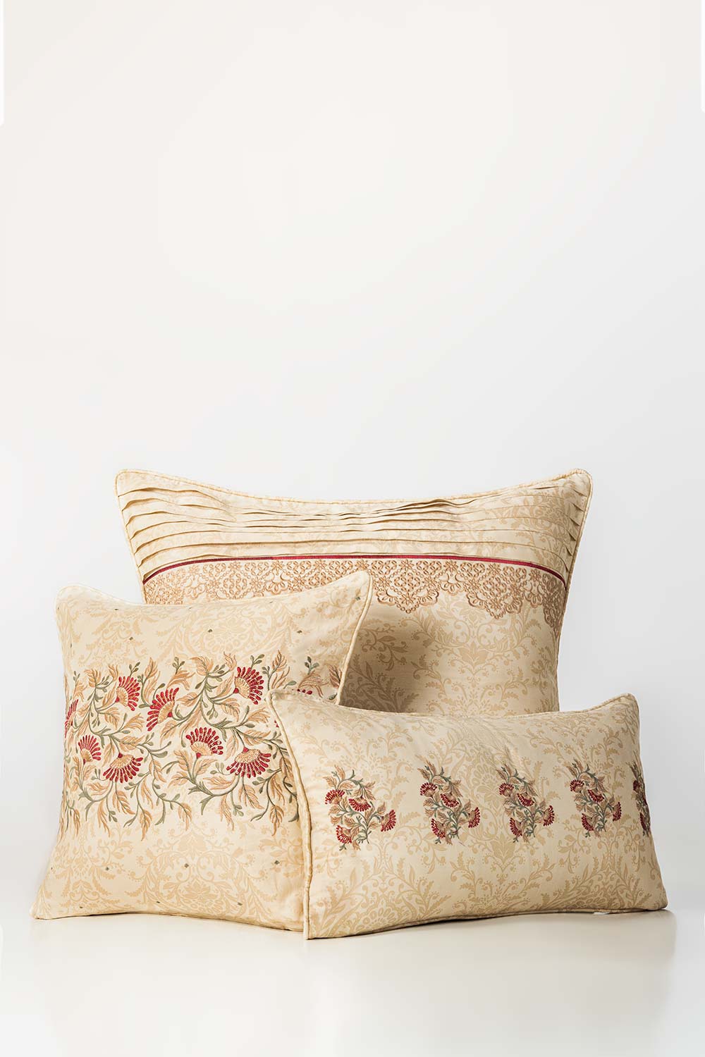 https://cdn.shopify.com/s/files/1/0706/3253/8159/files/Daisy-Rose-T-200-Euro-Sham-Cushion-Cover-Set-Gulahmed-front_4.jpg?v=1761815627
