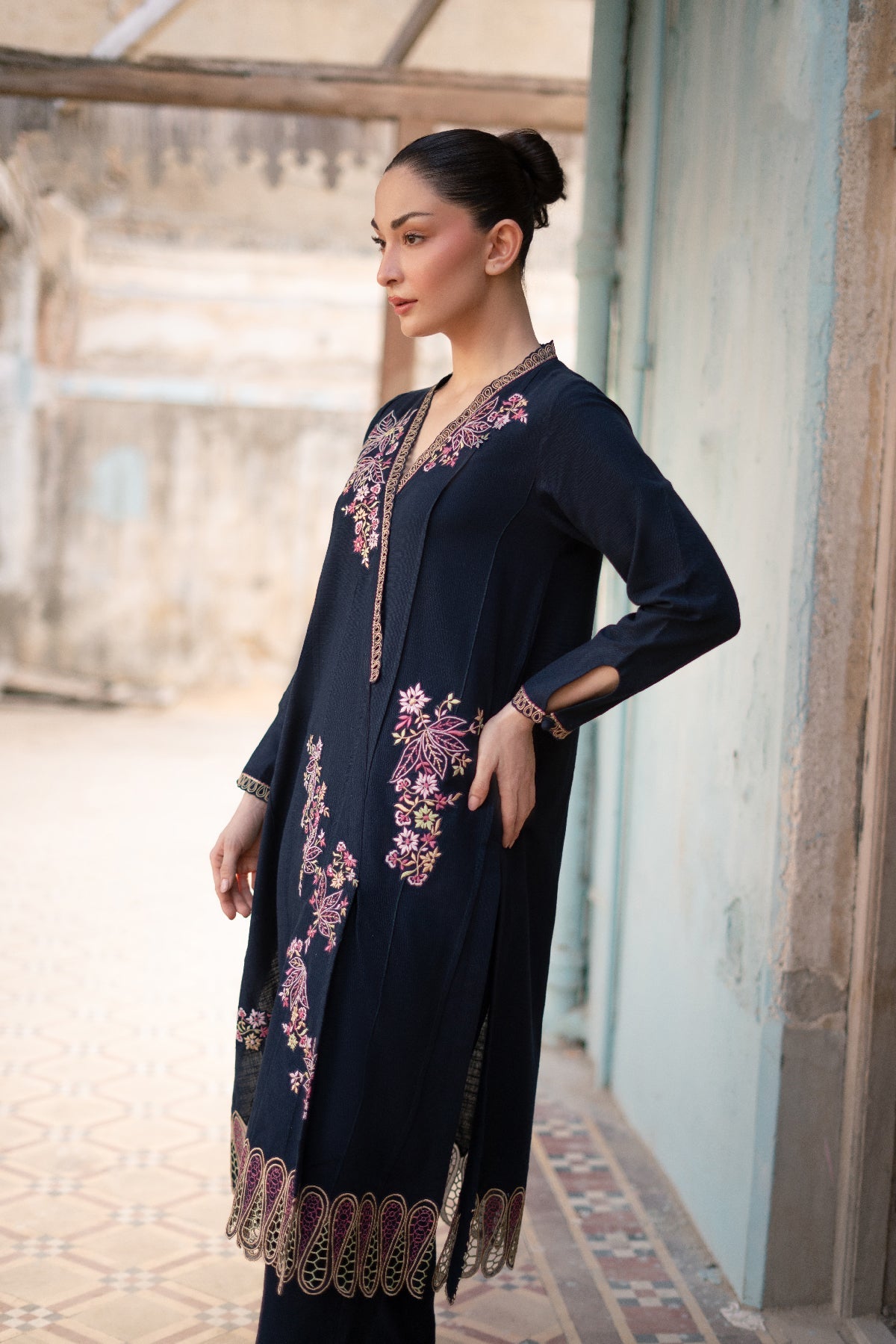 https://cdn.shopify.com/s/files/1/0663/9616/0233/files/DazzlingBlue_6.jpg?v=1761199492