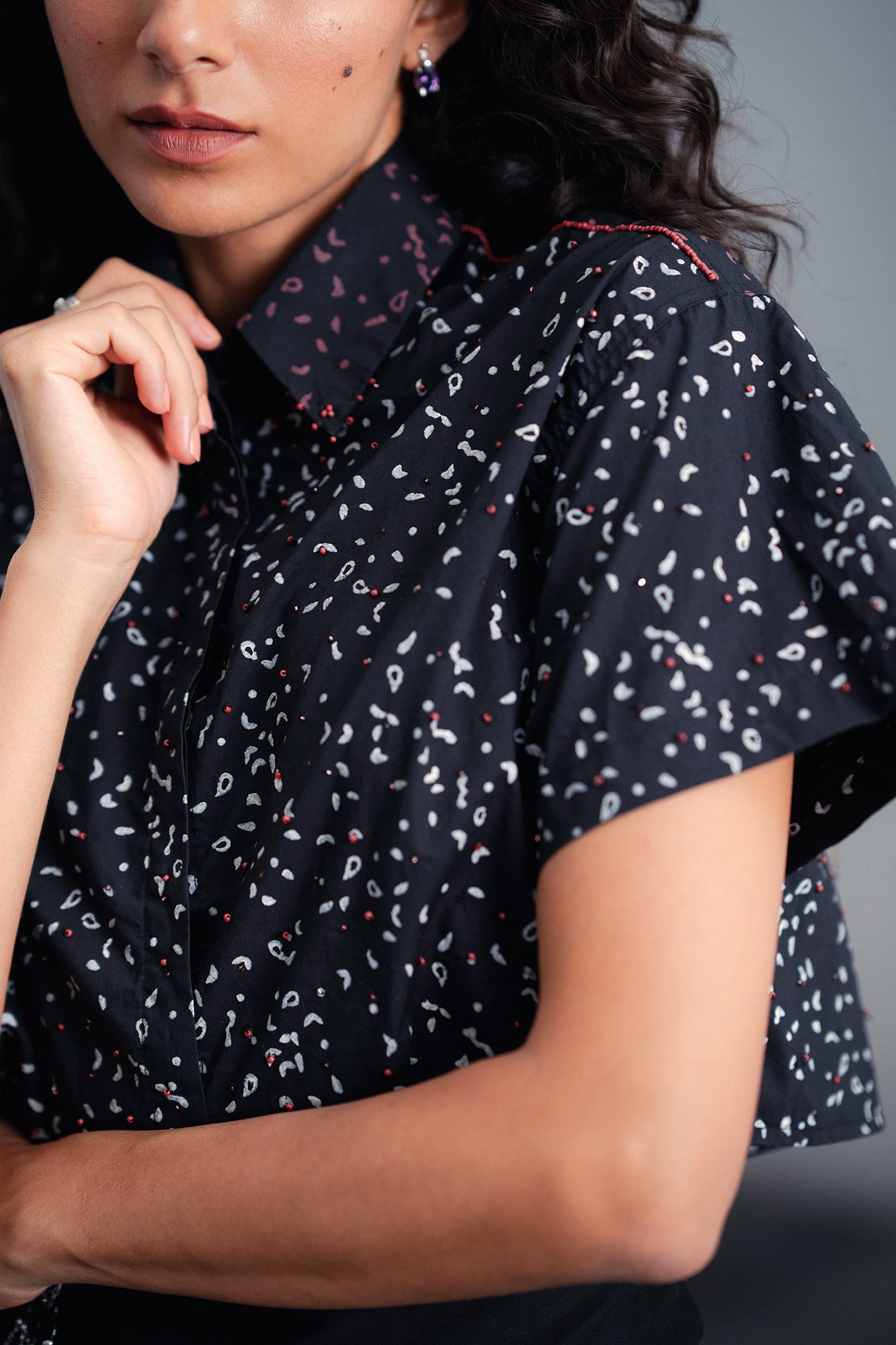CROPPED BUTTON DOWN SHIRT (E0024/120/902)