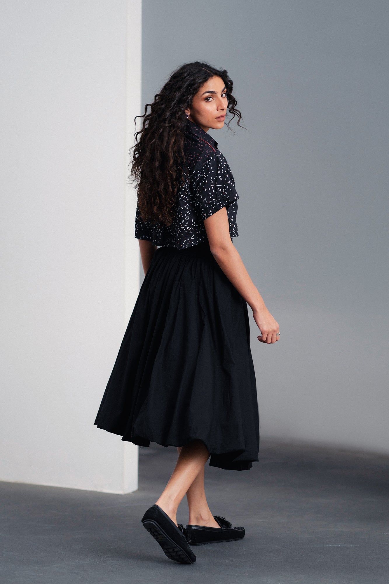 CROPPED BUTTON DOWN SHIRT (E0024/120/902)