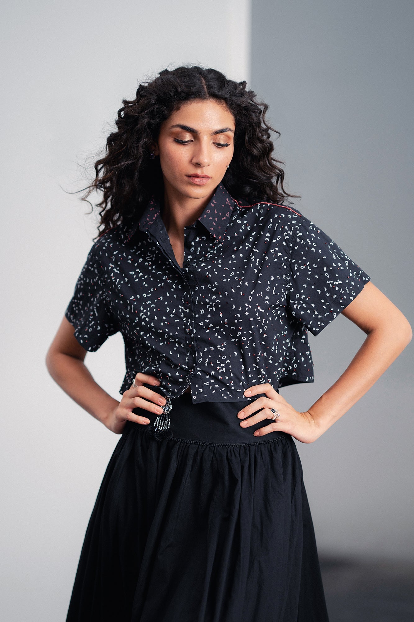 CROPPED BUTTON DOWN SHIRT (E0024/120/902)