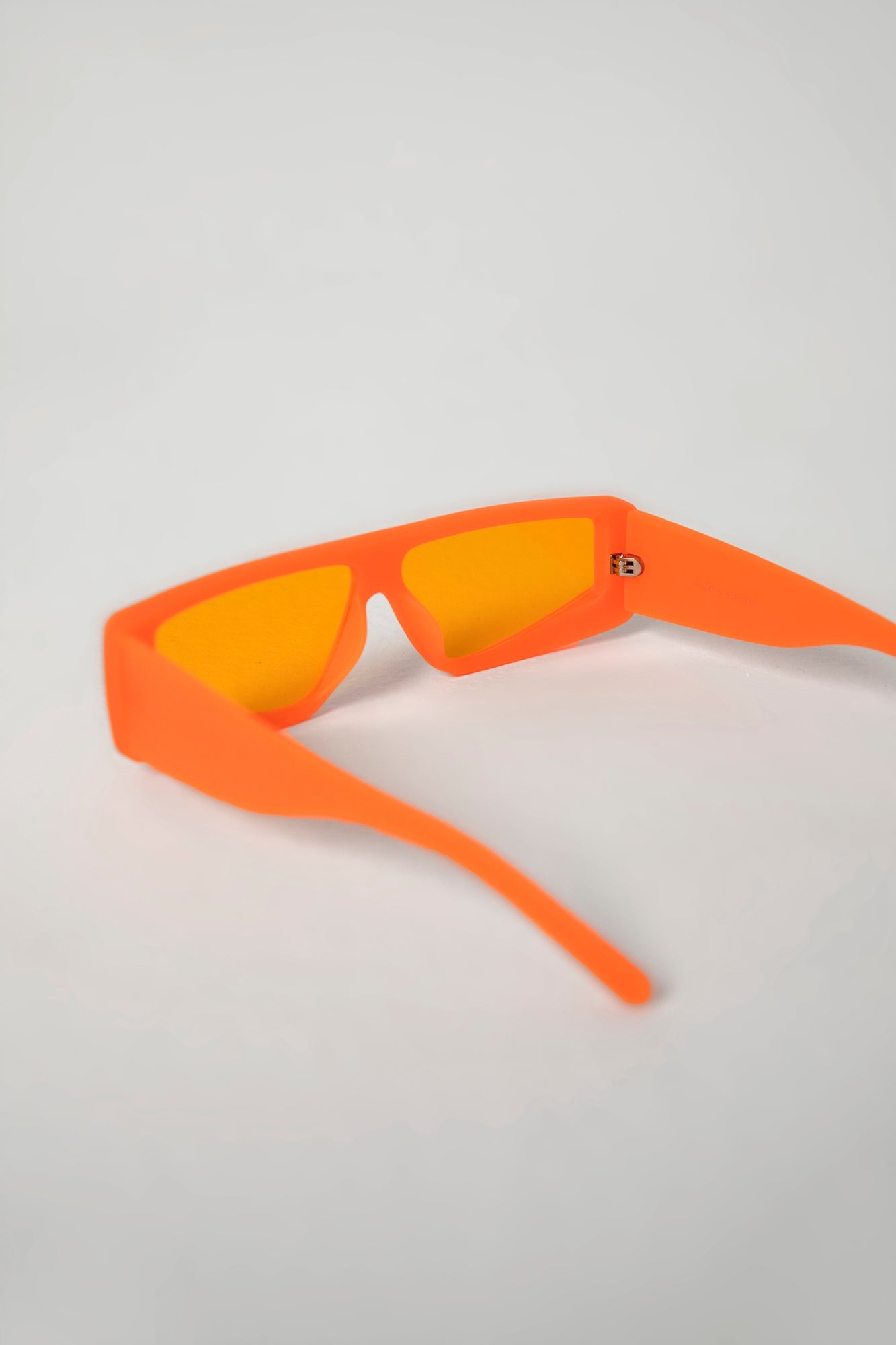 https://cdn.shopify.com/s/files/1/2290/7917/products/E0030-111-201_3.jpg?v=1738315742