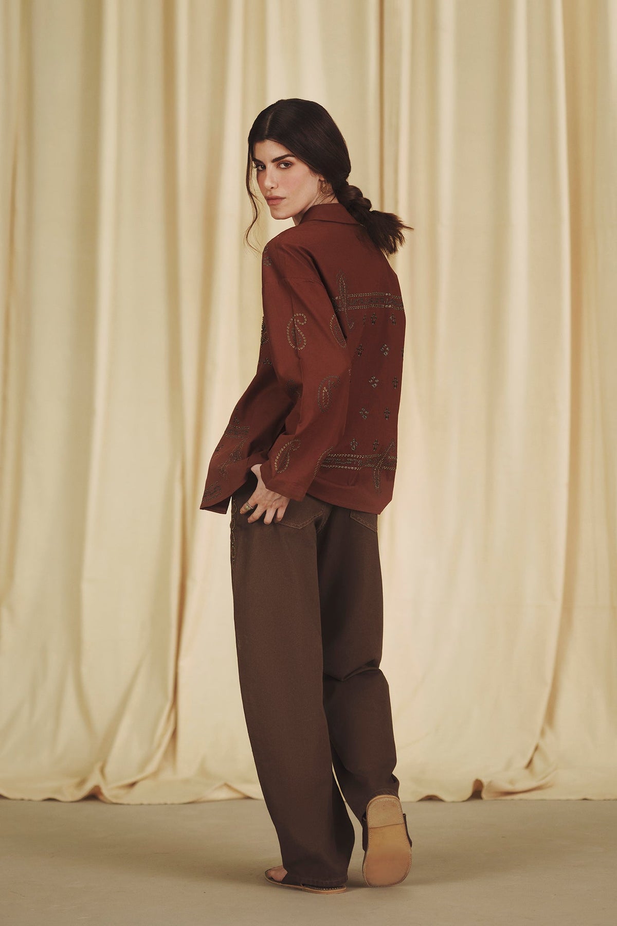EMBROIDERED JEANS (E0221/120/821)