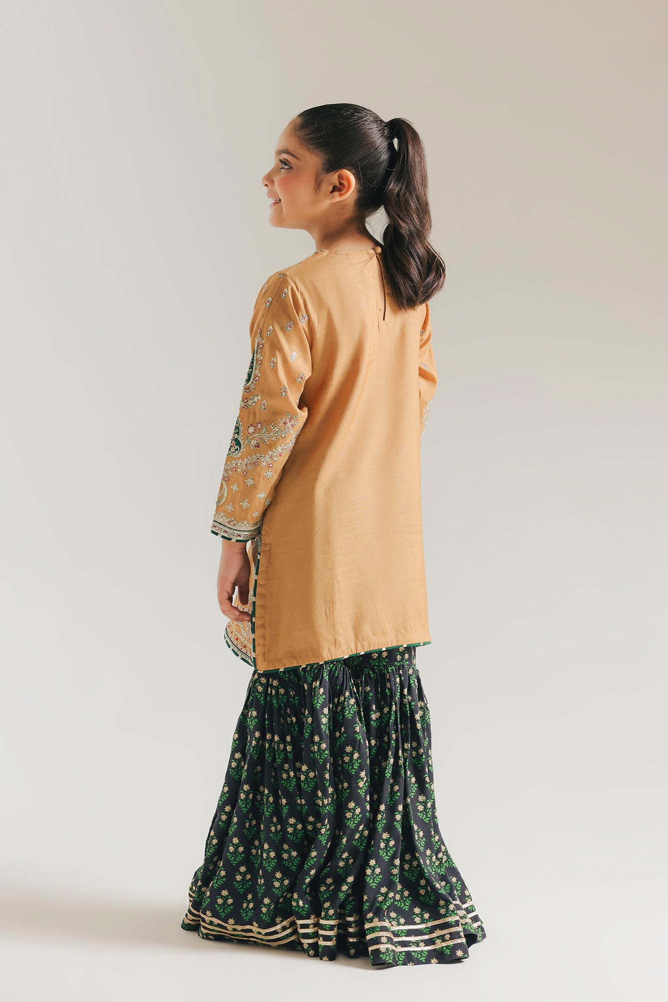 EMBROIDERED SUIT (E0258/415/104 E0258/315/104)