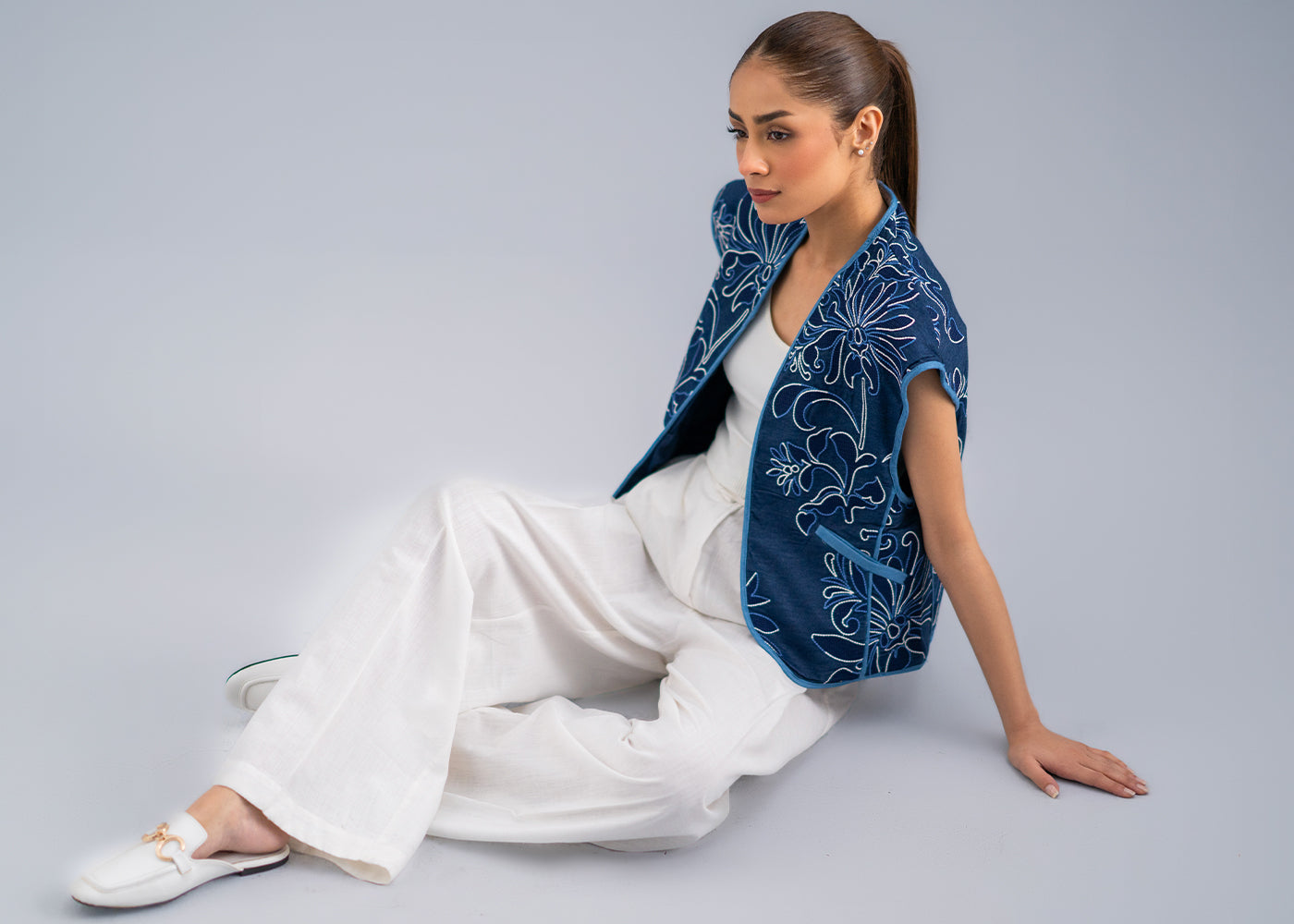 EMBROIDERED WAISTCOAT (E0429/101/618)