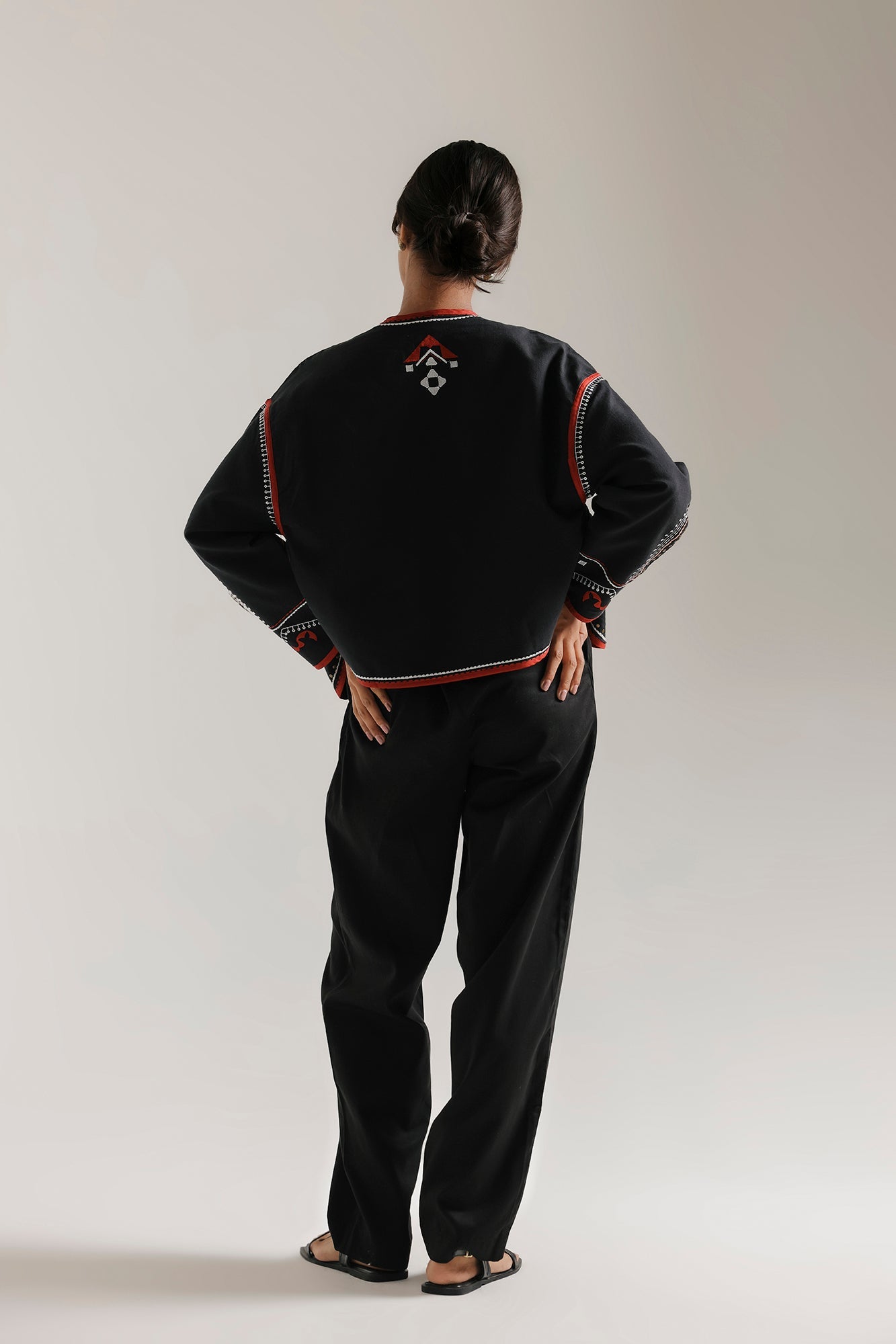 EMBROIDERED TOP (E0502/101/902)