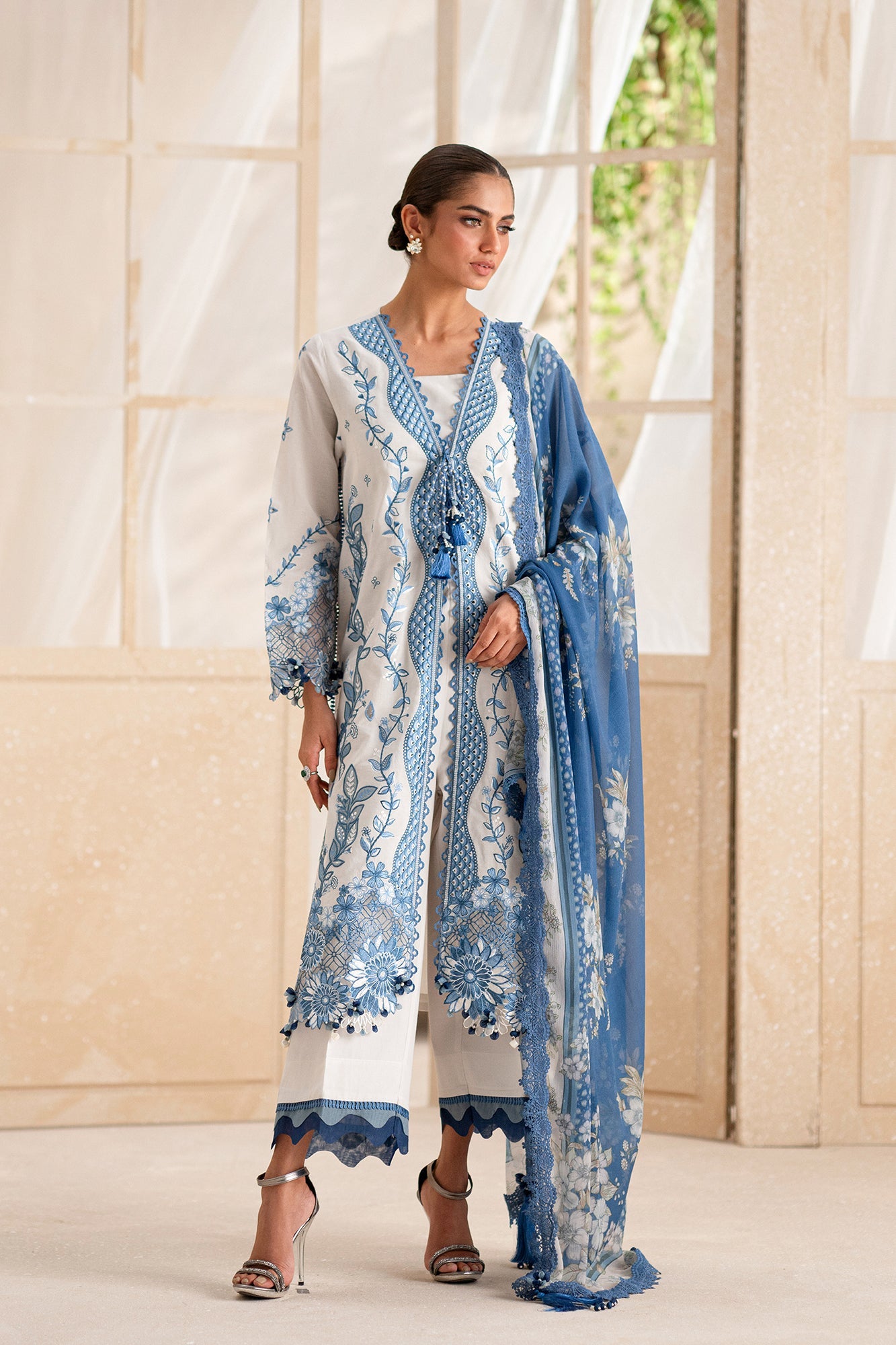 EMBROIDERED LAWN SUIT (E0541/203/003)