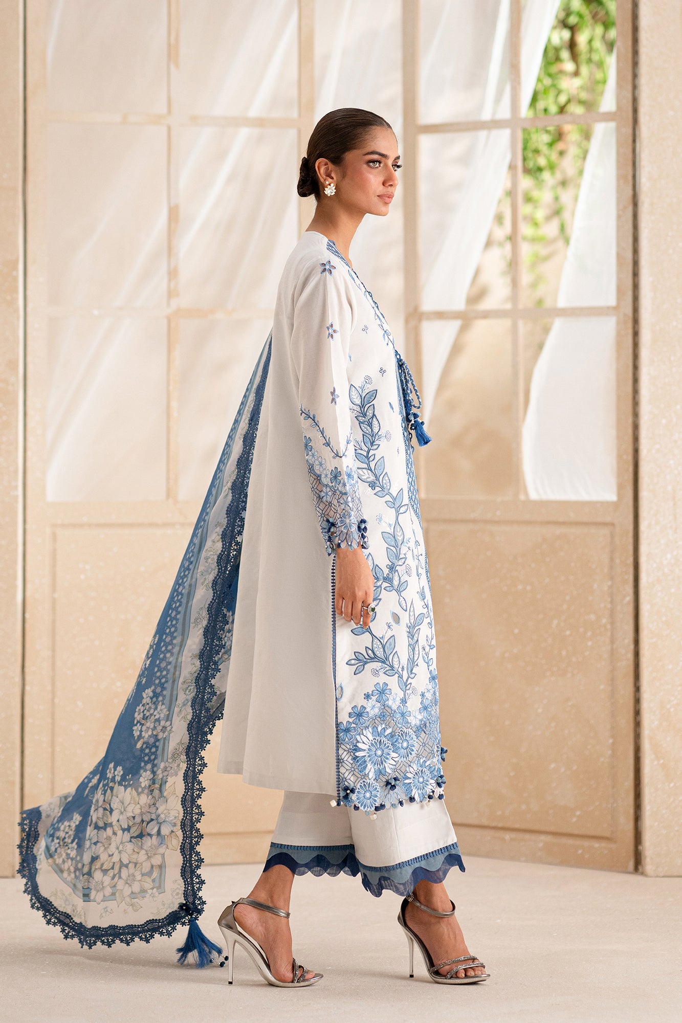 EMBROIDERED LAWN SUIT (E0541/203/003)