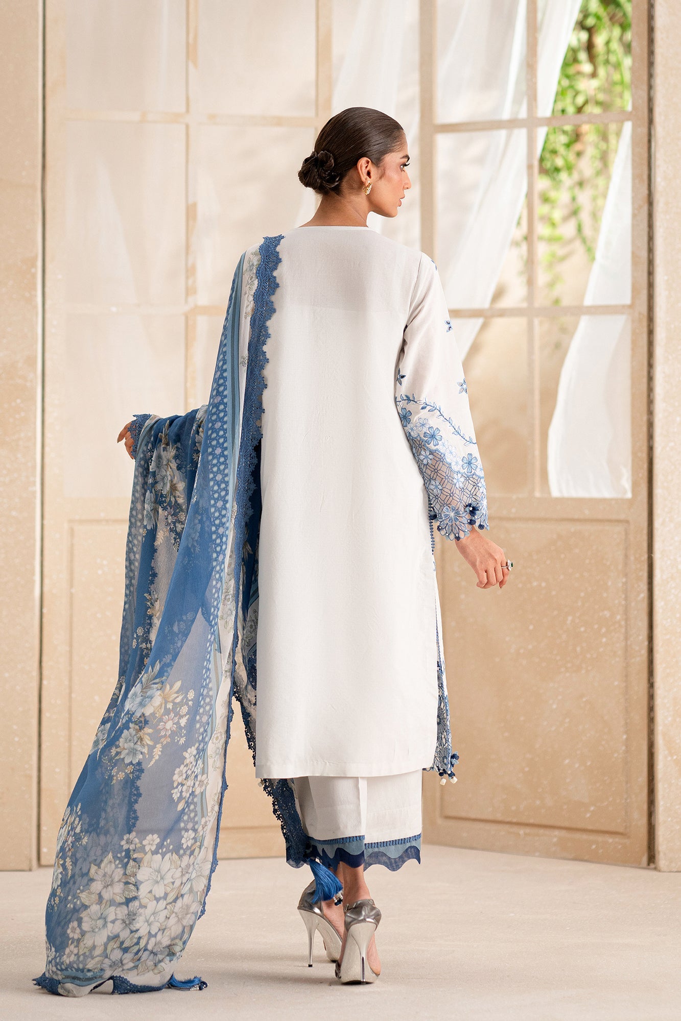 EMBROIDERED LAWN SUIT (E0541/203/003)