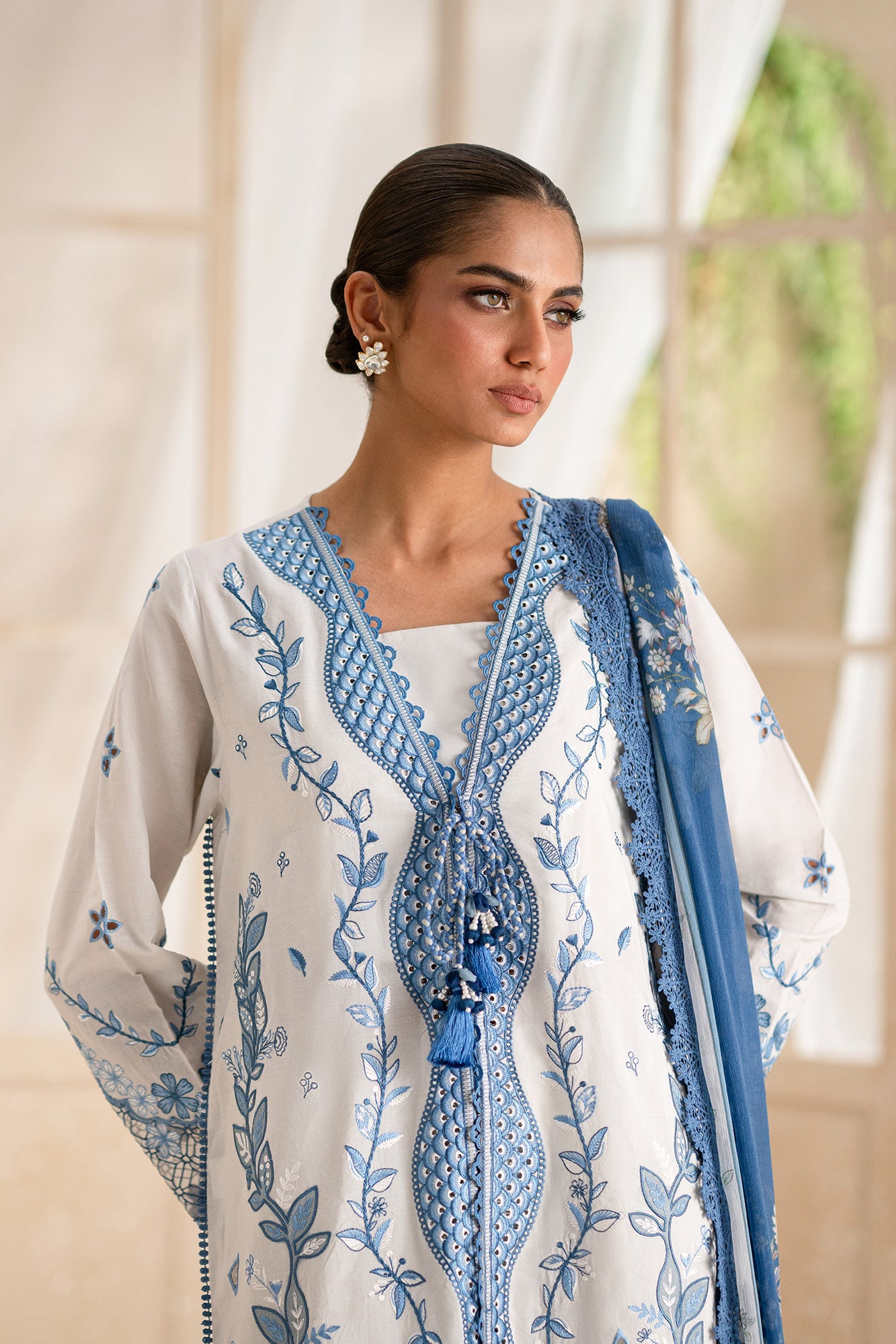 EMBROIDERED LAWN SUIT (E0541/203/003)