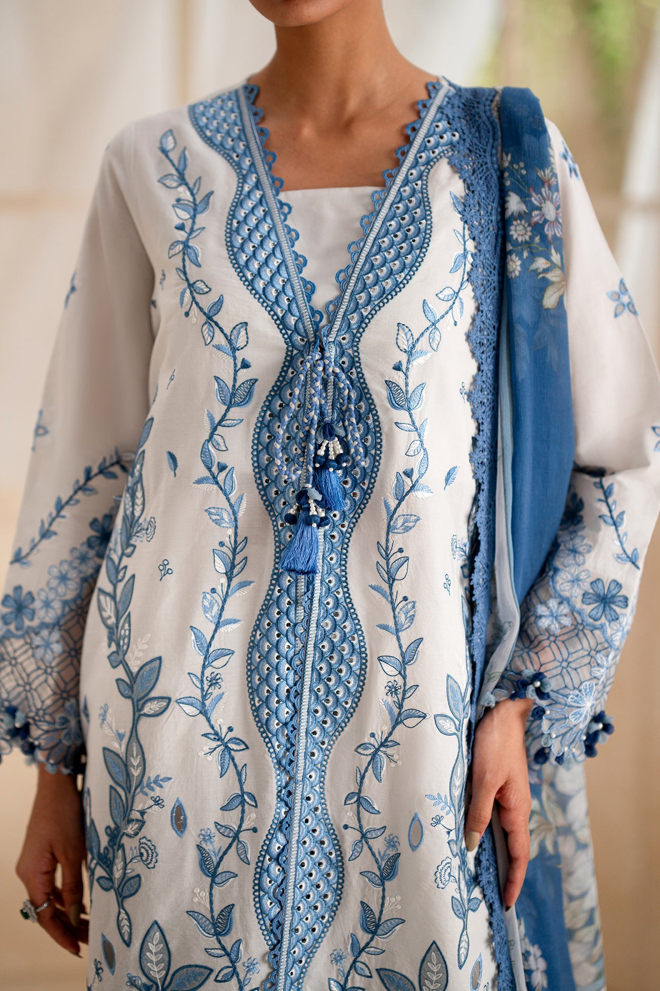 EMBROIDERED LAWN SUIT (E0541/203/003)