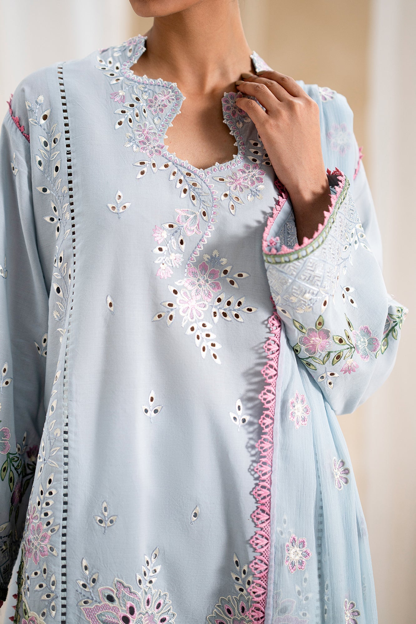 EMBROIDERED LAWN SUIT (E0542/203/616)