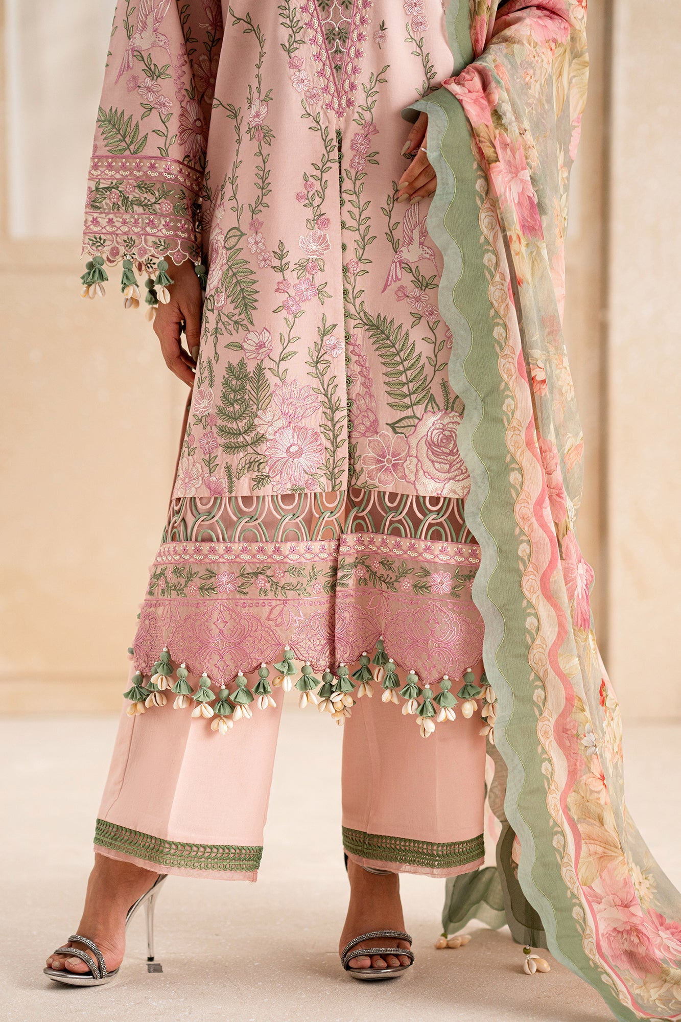 EMBROIDERED LAWN SUIT (E0543/203/329)