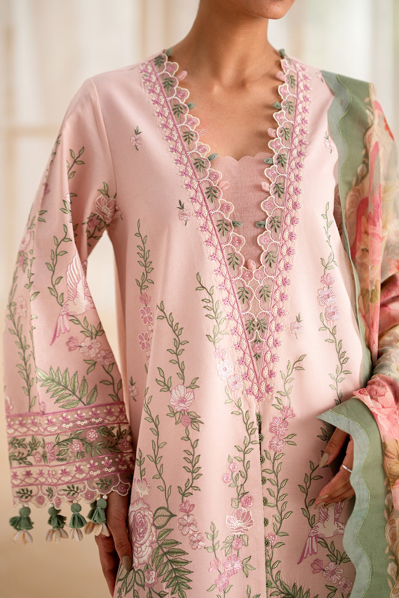 EMBROIDERED LAWN SUIT (E0543/203/329)