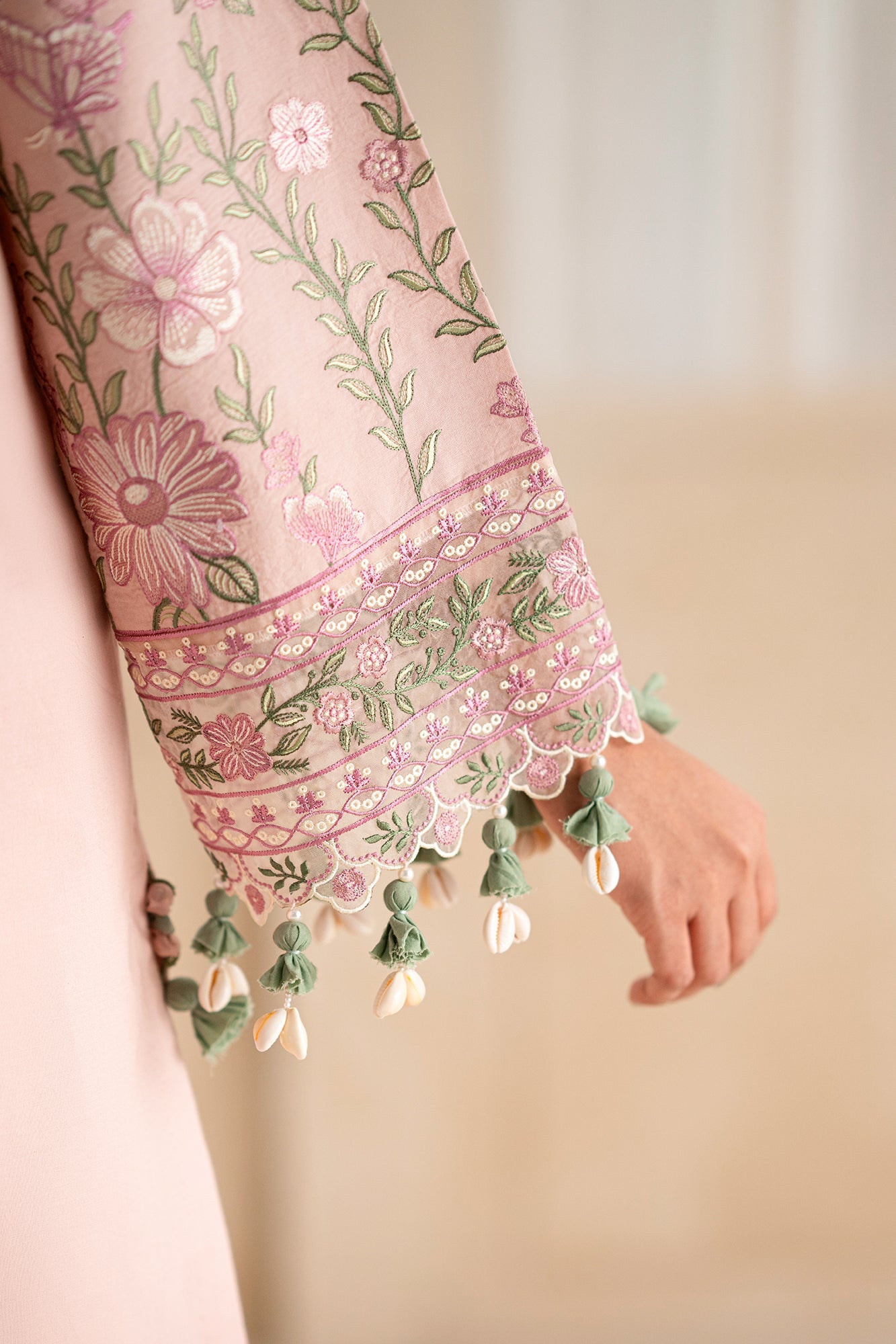 EMBROIDERED LAWN SUIT (E0543/203/329)