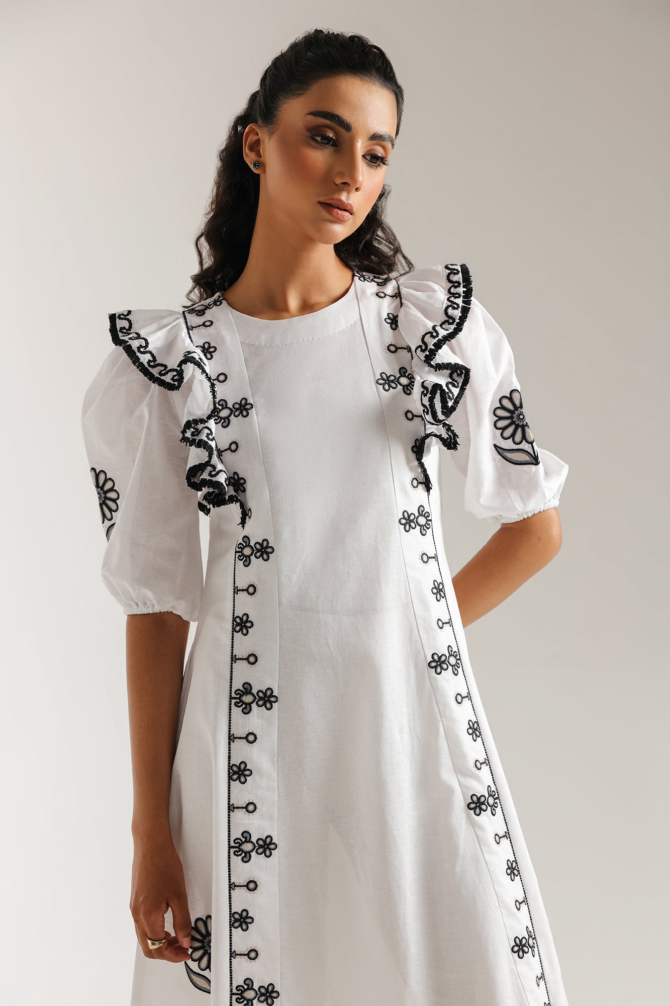 EMBROIDERED DRESS (E0544/101/001)