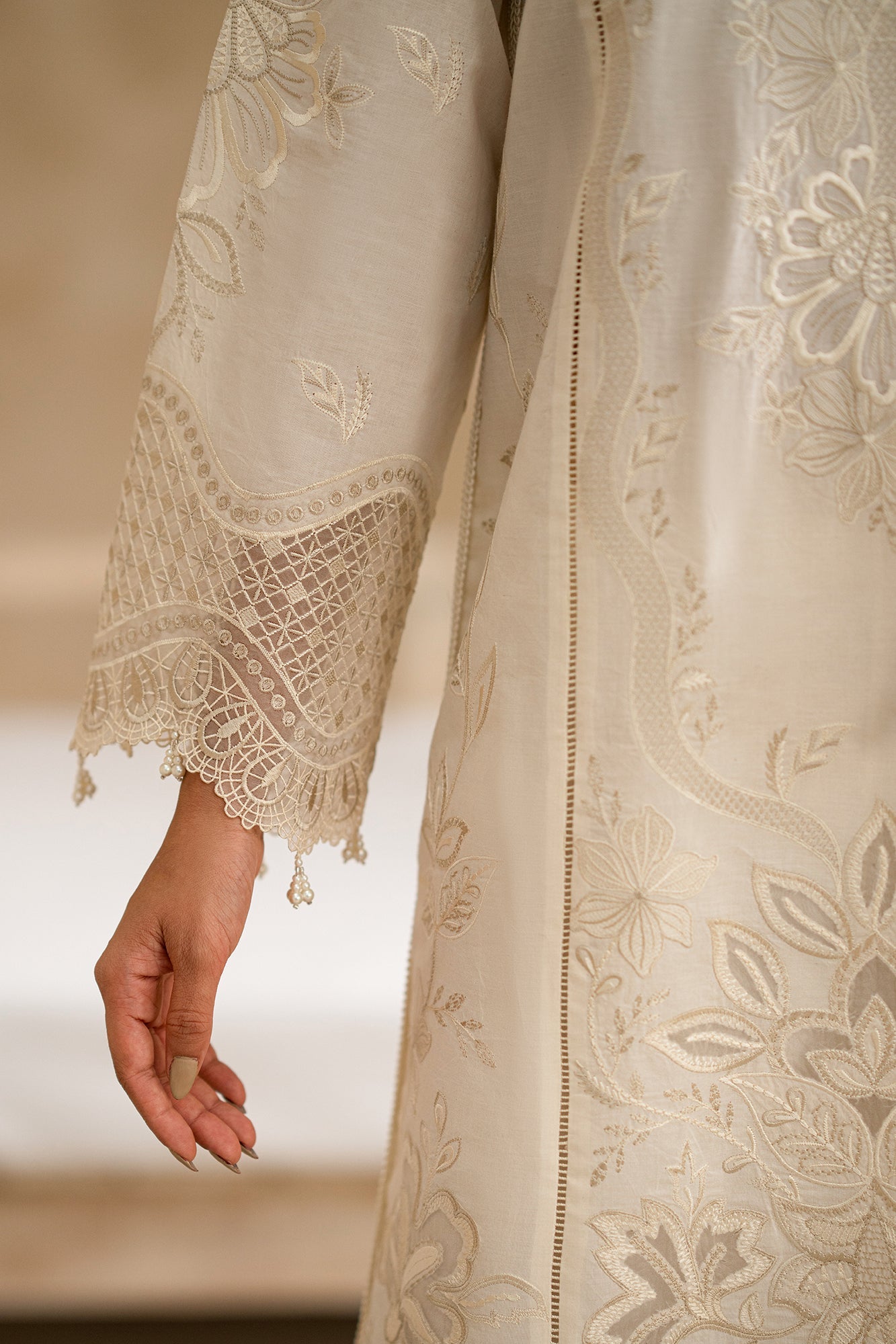 EMBROIDERED LAWN SUIT (E0544/203/005)