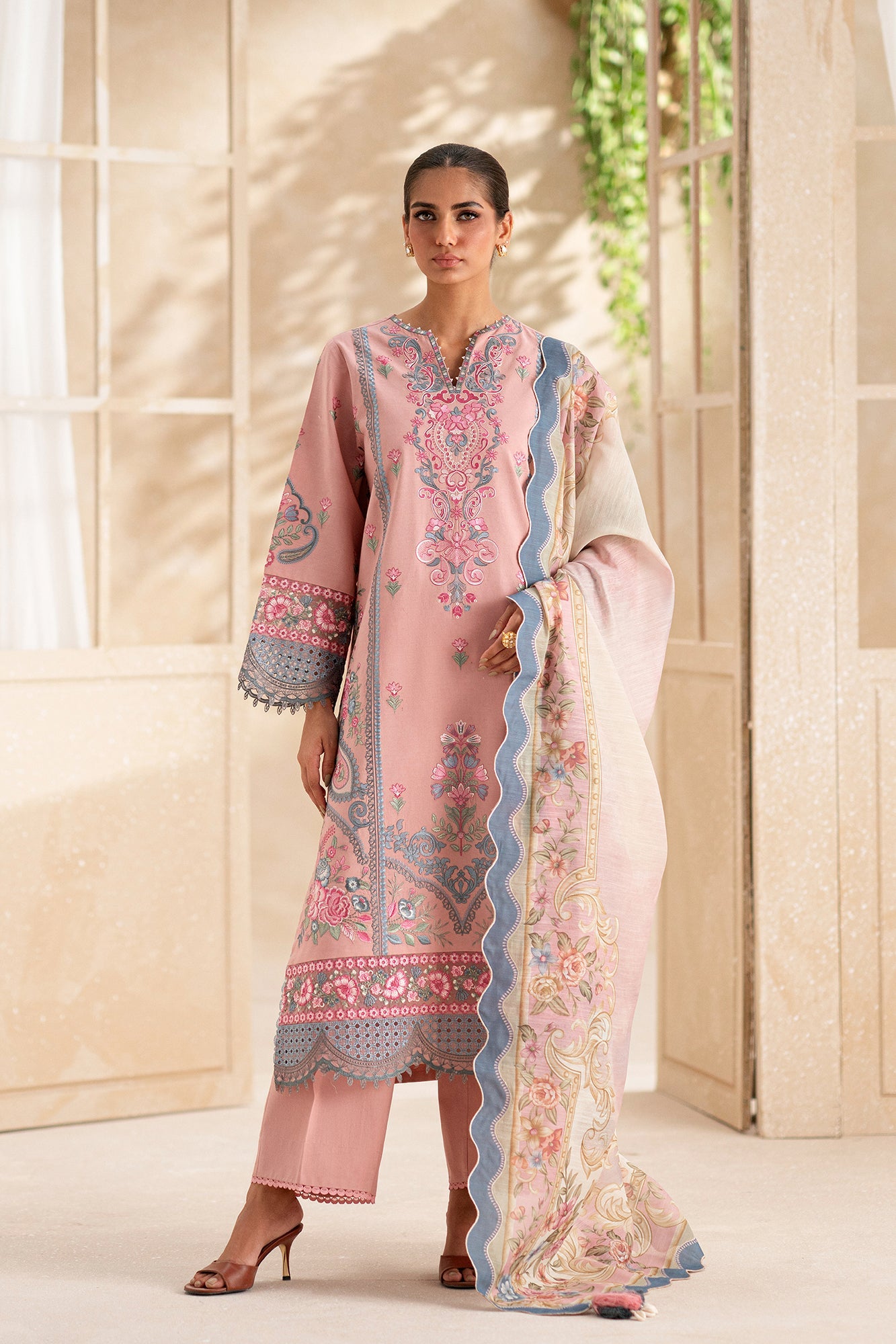 EMBROIDERED LAWN SUIT (E0551/203/327)