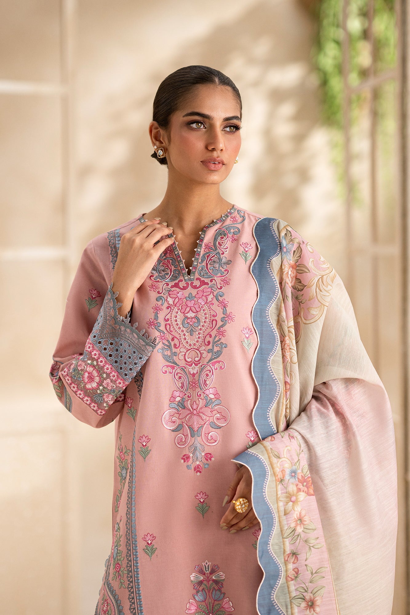 EMBROIDERED LAWN SUIT (E0551/203/327)
