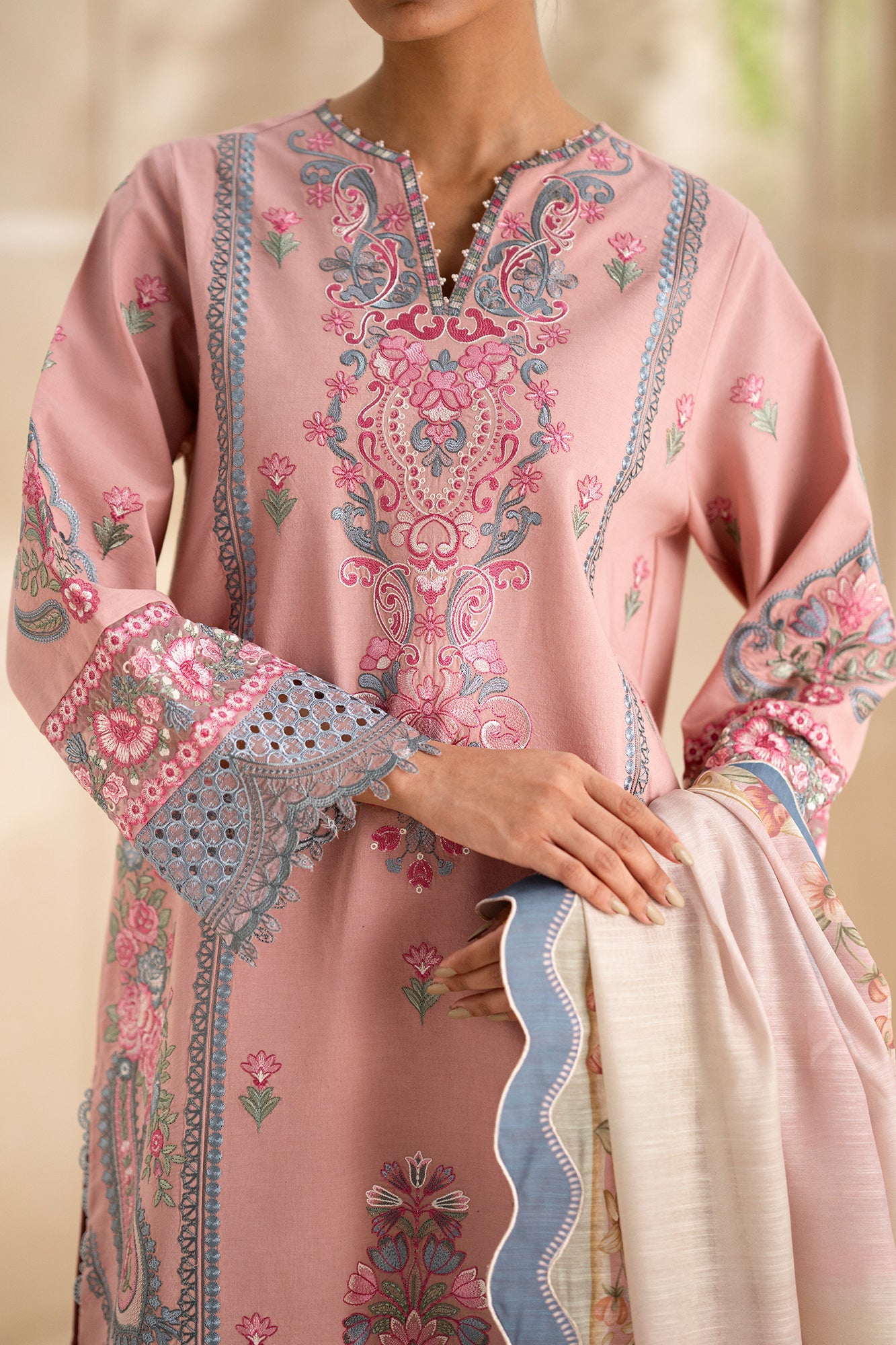 EMBROIDERED LAWN SUIT (E0551/203/327)