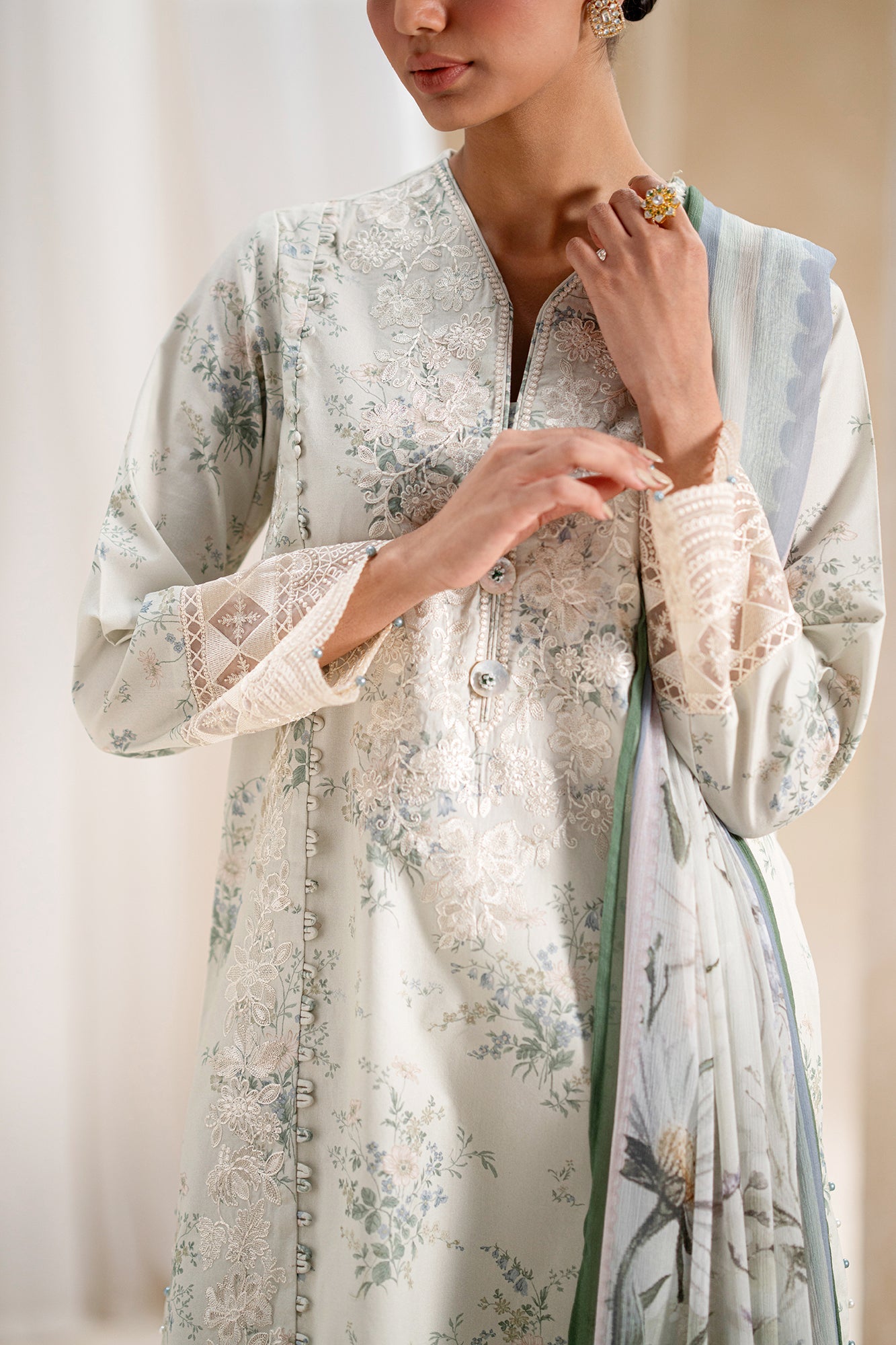 EMBROIDERED LAWN SUIT (E0553/203/708)