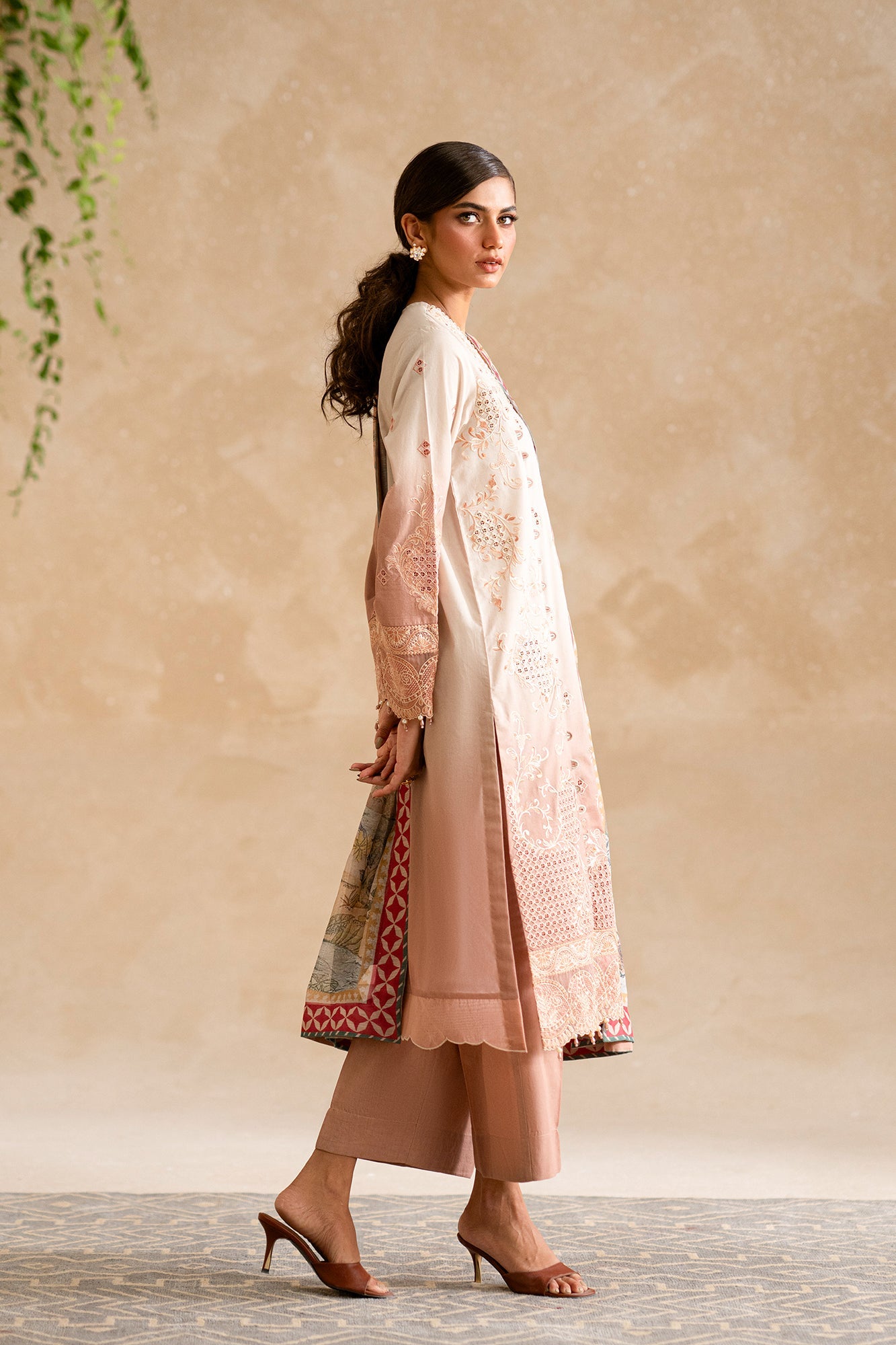 EMBROIDERED LAWN SUIT (E0555/203/807)