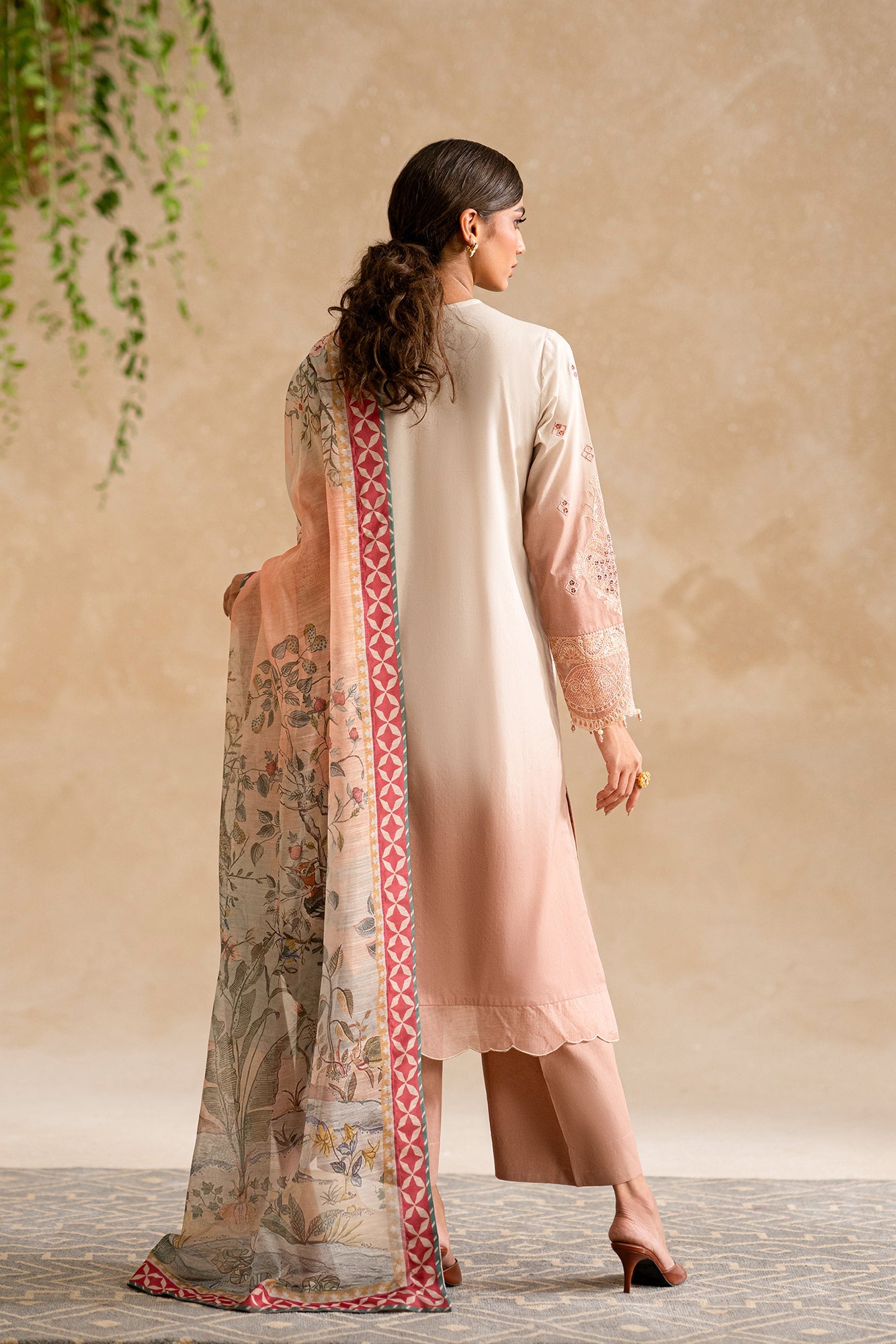 EMBROIDERED LAWN SUIT (E0555/203/807)