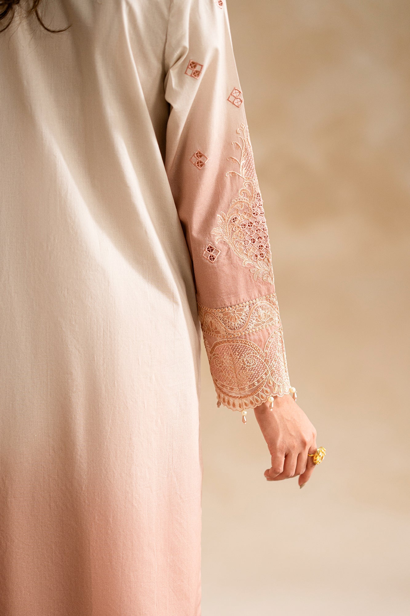 EMBROIDERED LAWN SUIT (E0555/203/807)