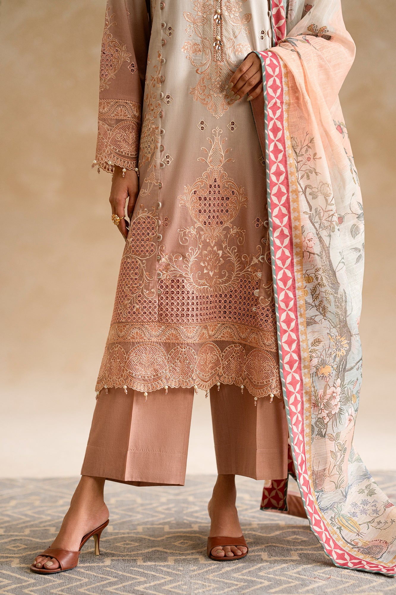 EMBROIDERED LAWN SUIT (E0555/203/807)