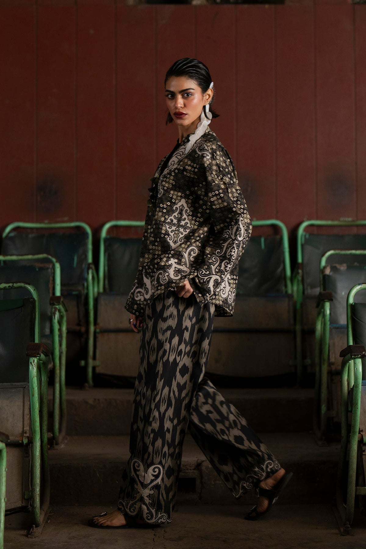 EMBROIDERED SUIT (E0602/119/901)