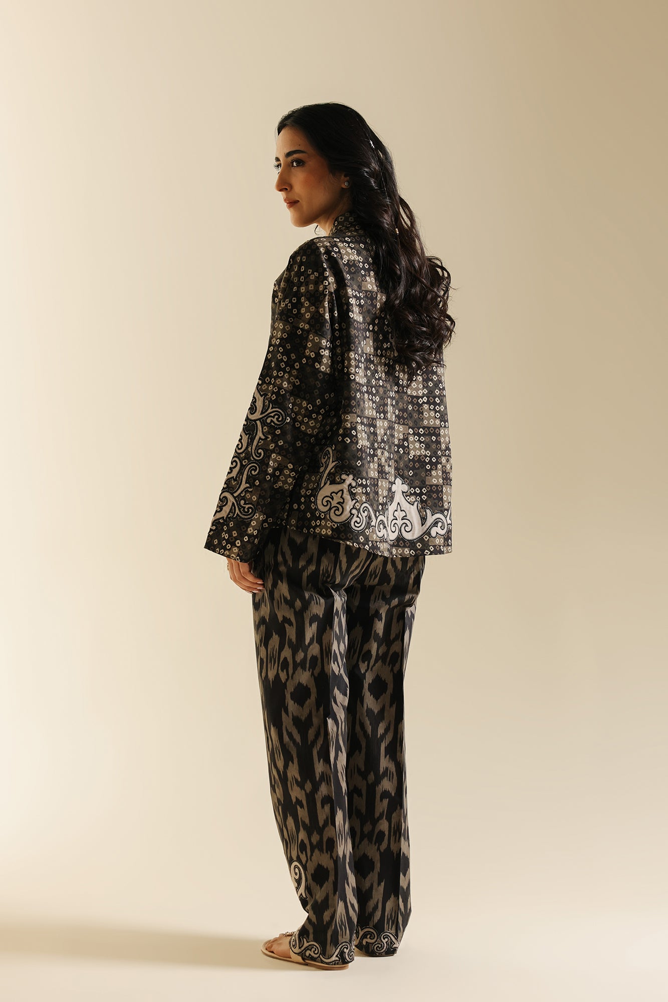 EMBROIDERED SUIT (E0602/119/901)