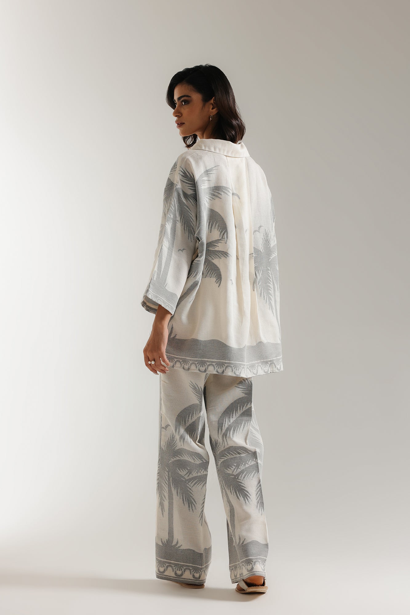 https://cdn.shopify.com/s/files/1/2290/7917/files/E0607-106-902_3.jpg?v=1751863772