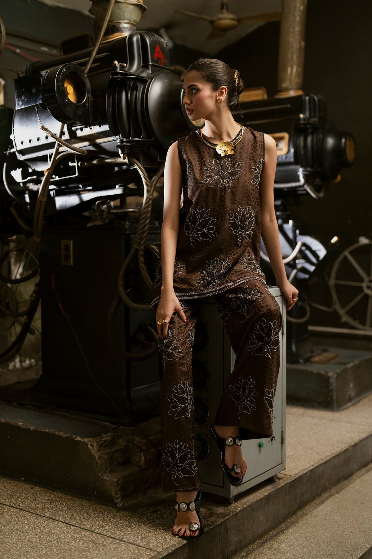 EMBROIDERED SUIT (E0619/119/116)