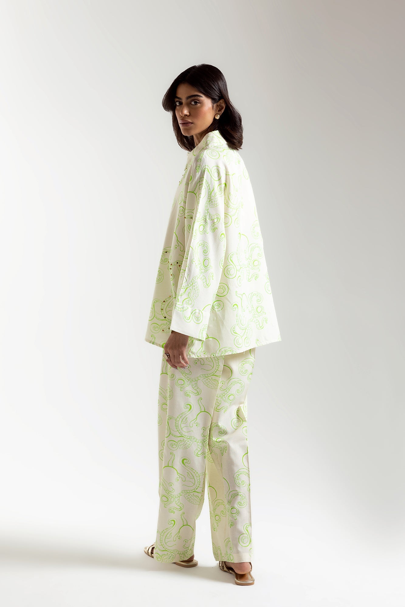 https://cdn.shopify.com/s/files/1/2290/7917/files/E0621-106-724_3.jpg?v=1747632409
