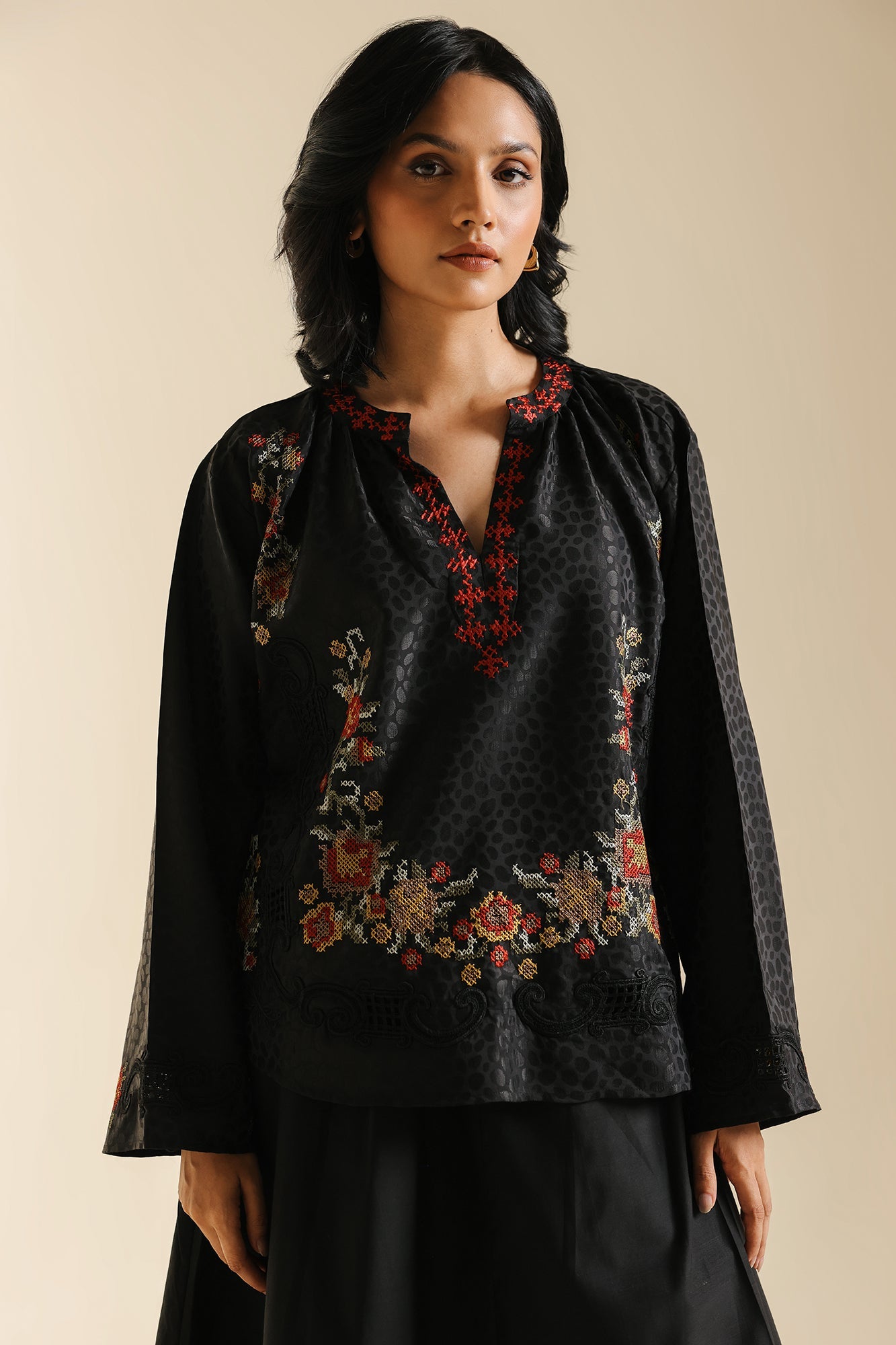 EMBROIDERED TOP (E0622/119/902)