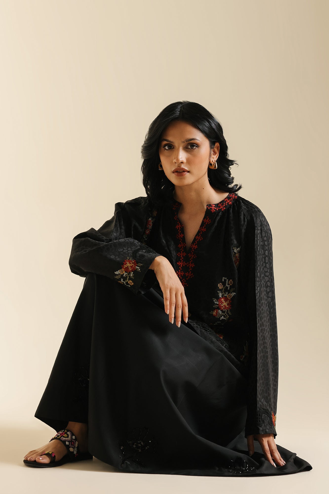 EMBROIDERED TOP (E0622/119/902)