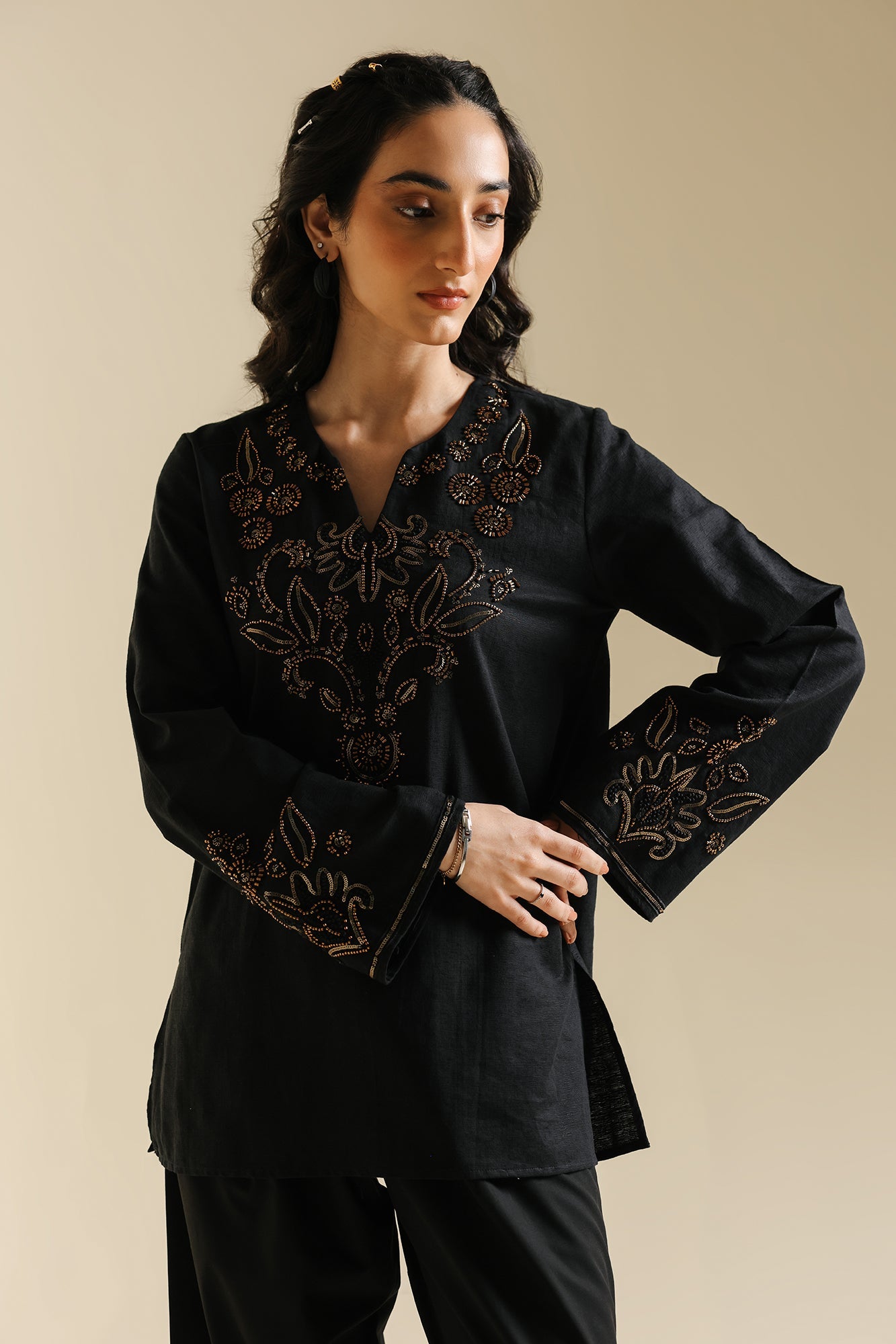 EMBROIDERED TOP (E0628/119/902)