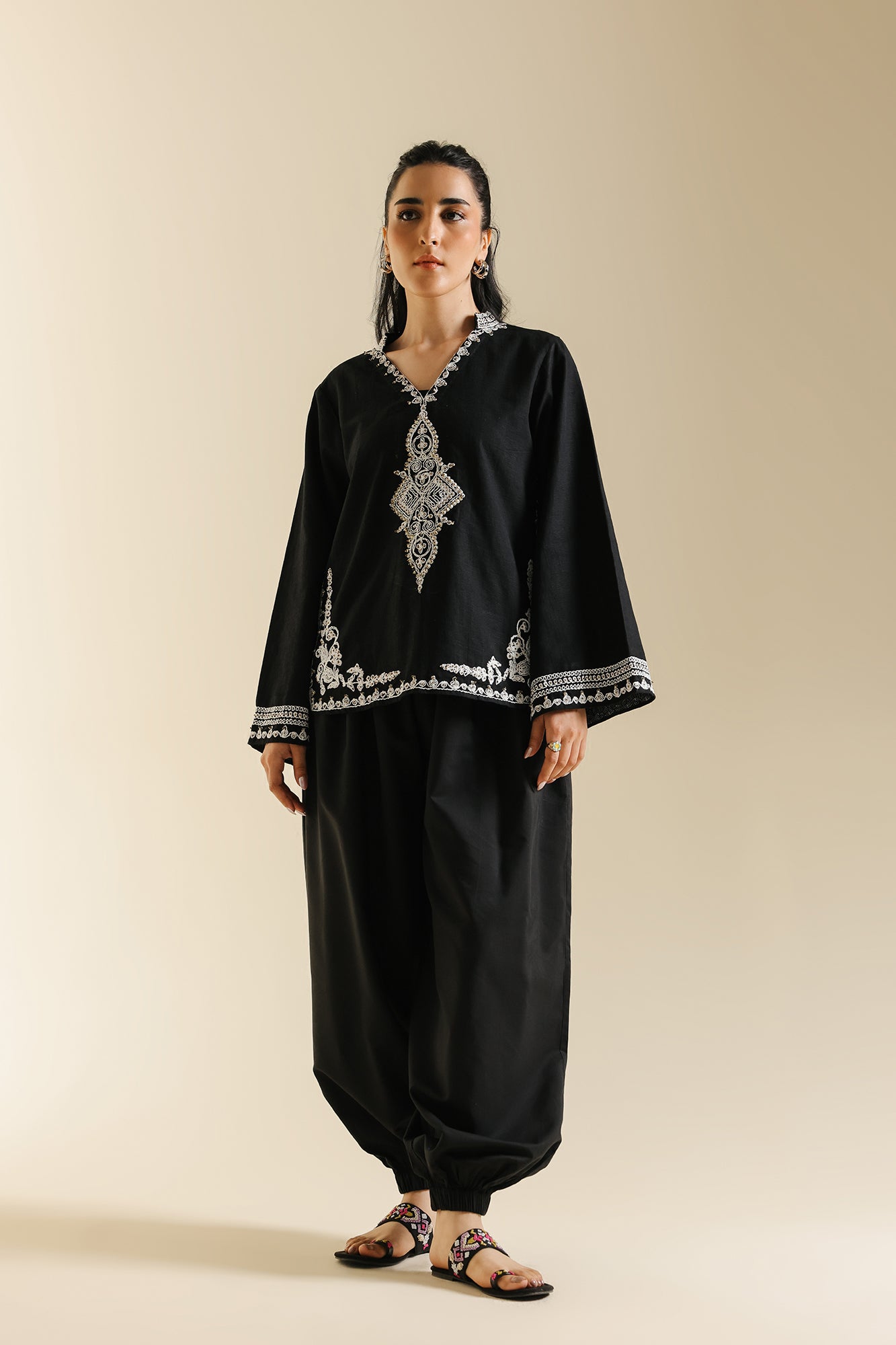 EMBROIDERED TOP (E0629/119/901)