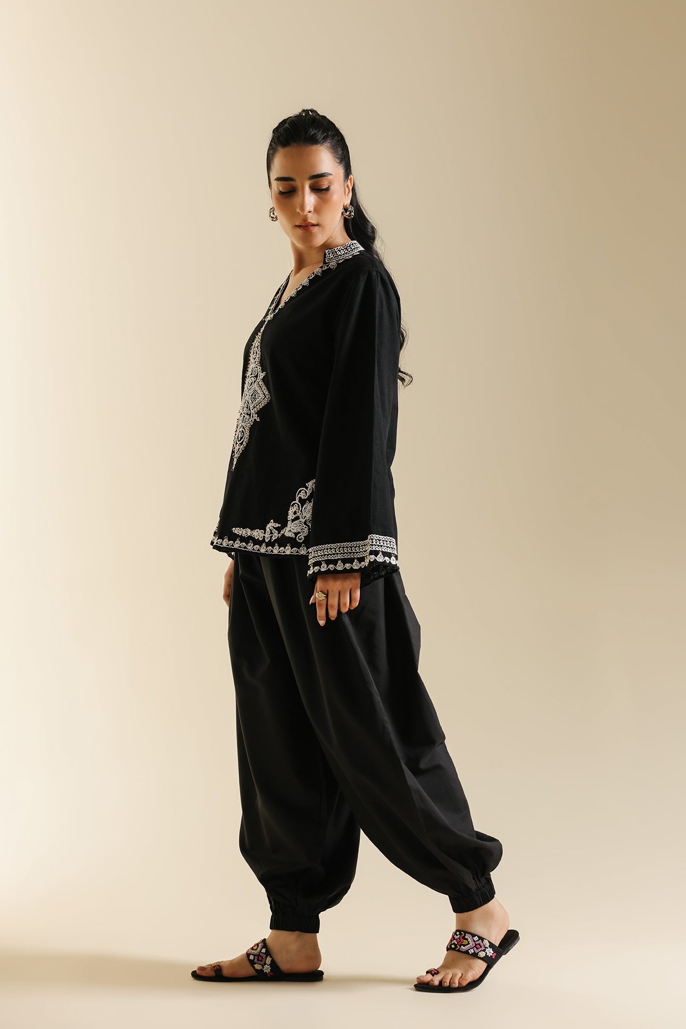 EMBROIDERED TOP (E0629/119/901)