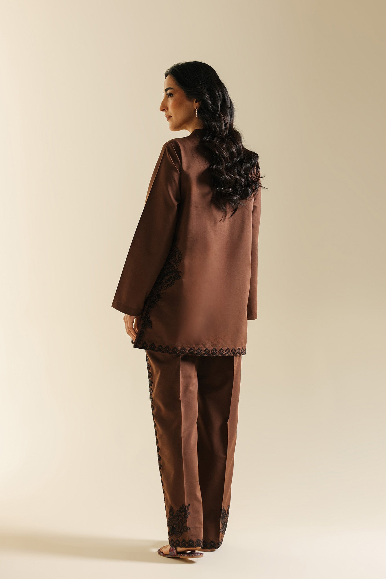 EMBROIDERED SUIT (E0642/119/317)