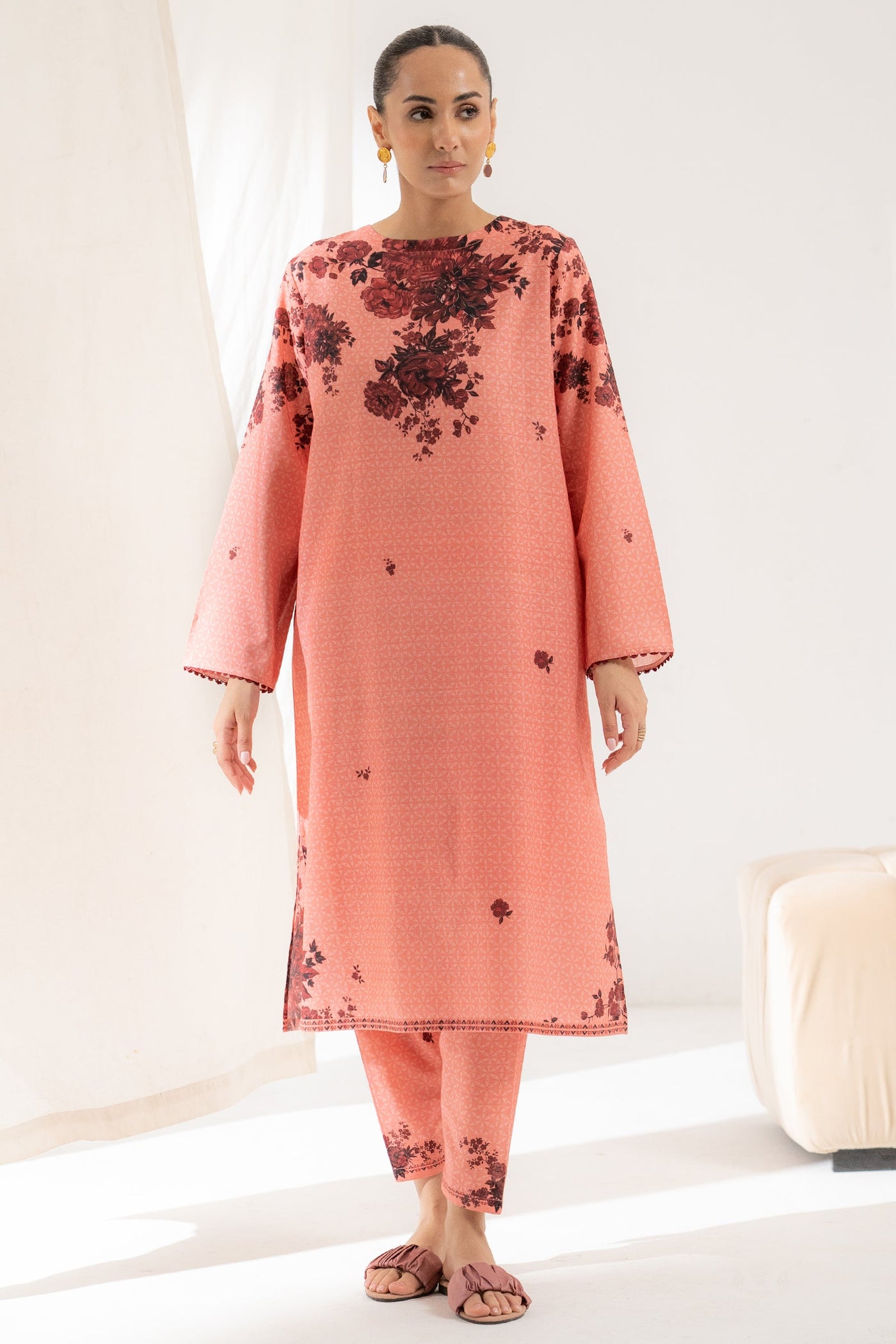 https://cdn.shopify.com/s/files/1/0568/3308/1529/files/E06483-PH0-5.jpg?v=1766995038