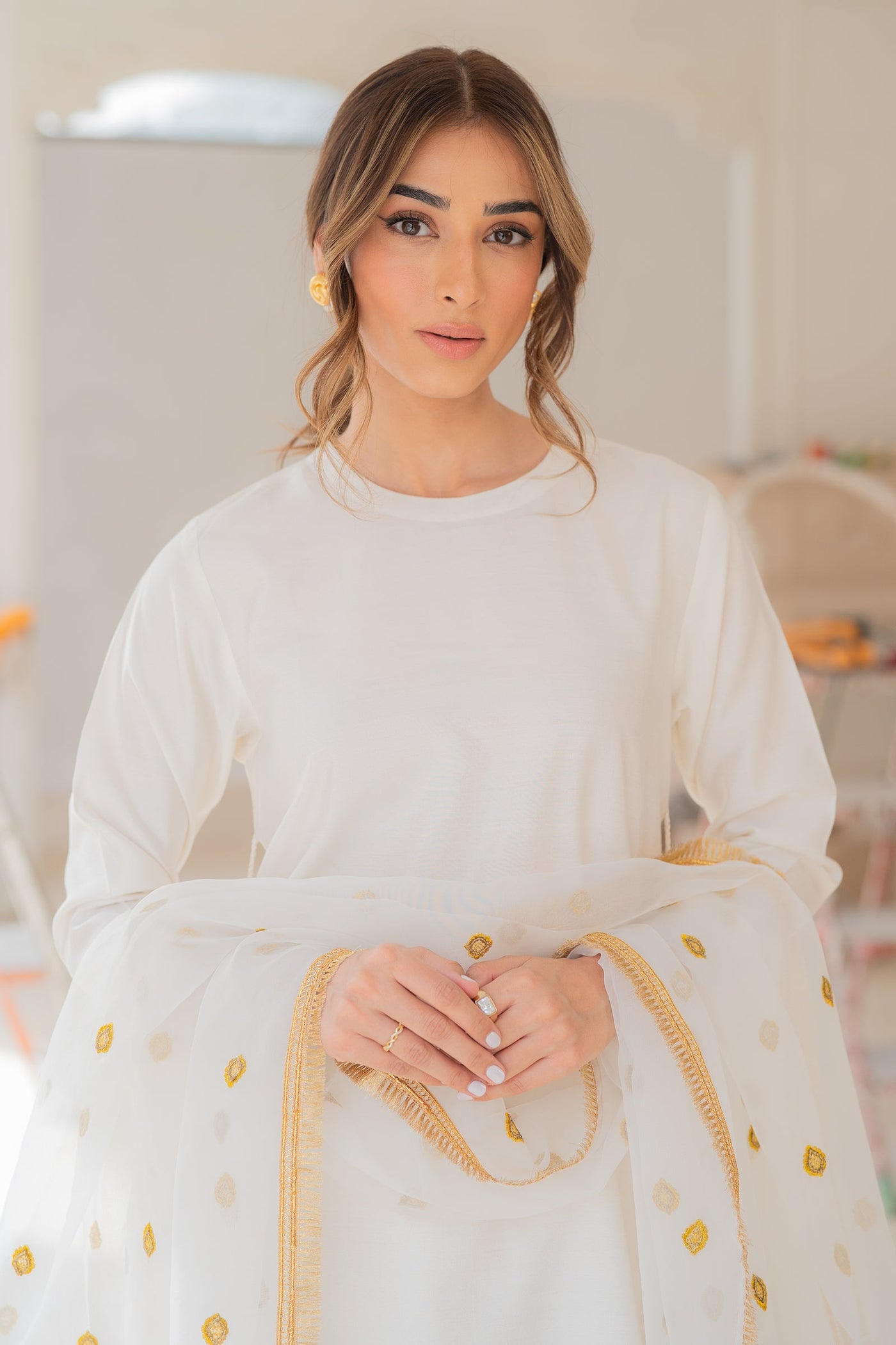https://cdn.shopify.com/s/files/1/0568/3308/1529/files/E06650-WHT-6.jpg?v=1747217267