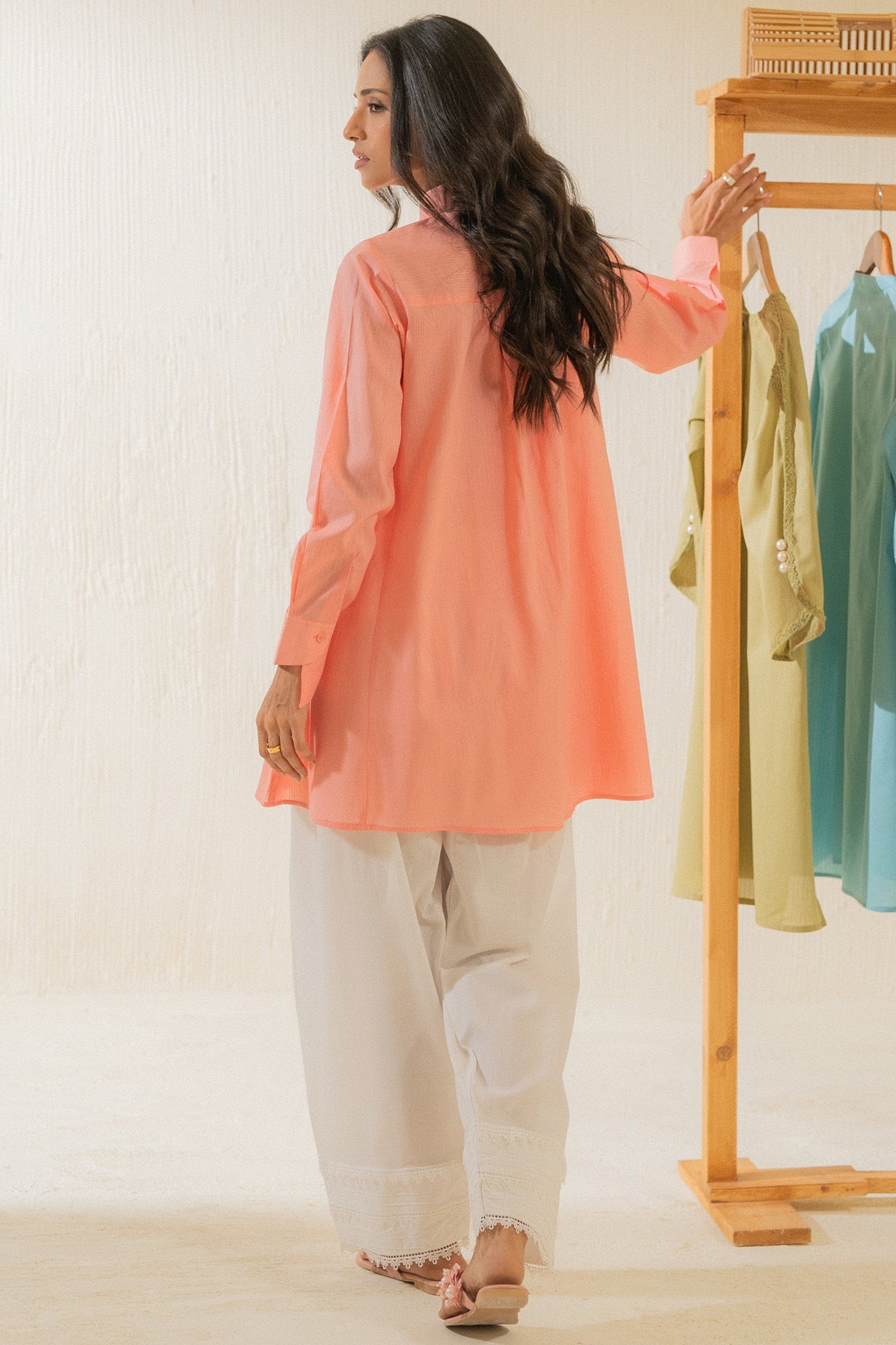 https://cdn.shopify.com/s/files/1/0568/3308/1529/files/E06798-PH0-4.jpg?v=1753170994